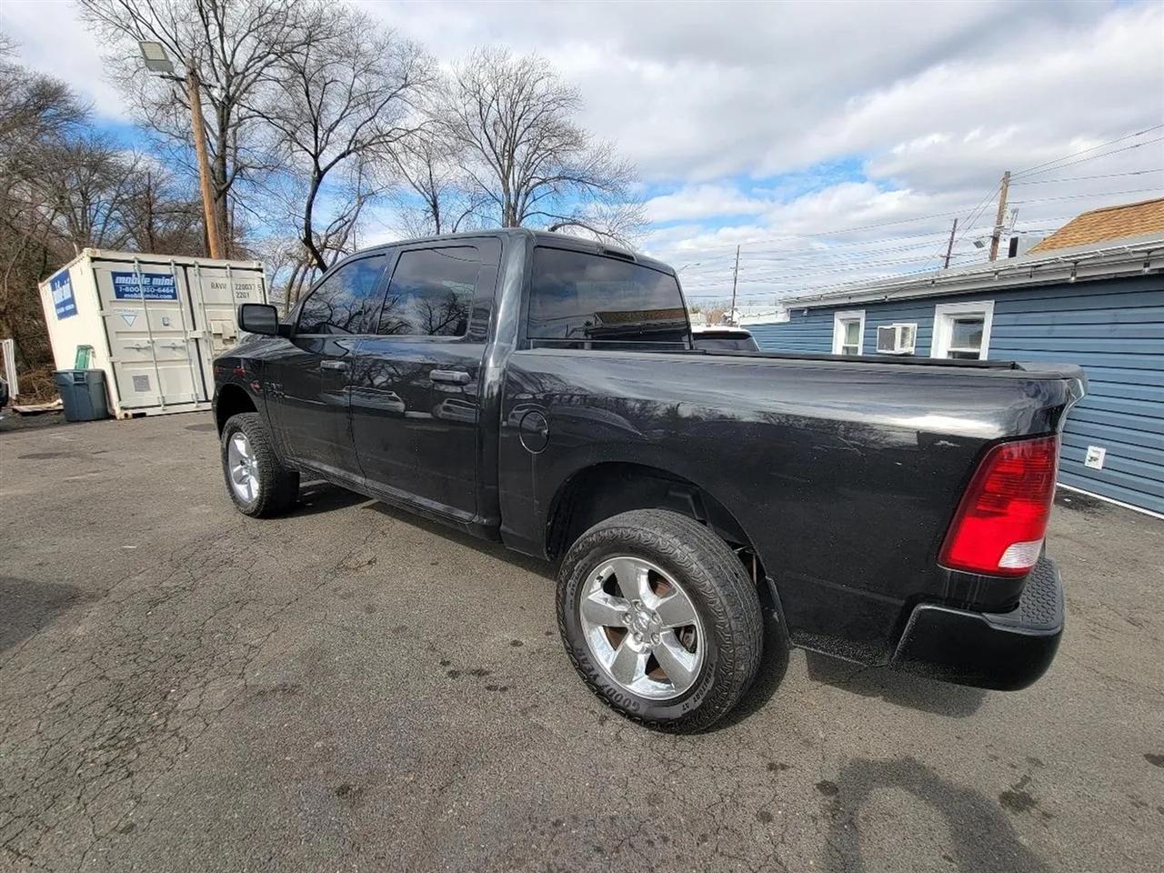 RAM 1500 Tradesman Crew Cab SWB 4WD 2015