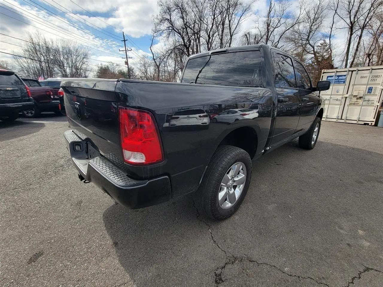RAM 1500 Tradesman Crew Cab SWB 4WD 2015