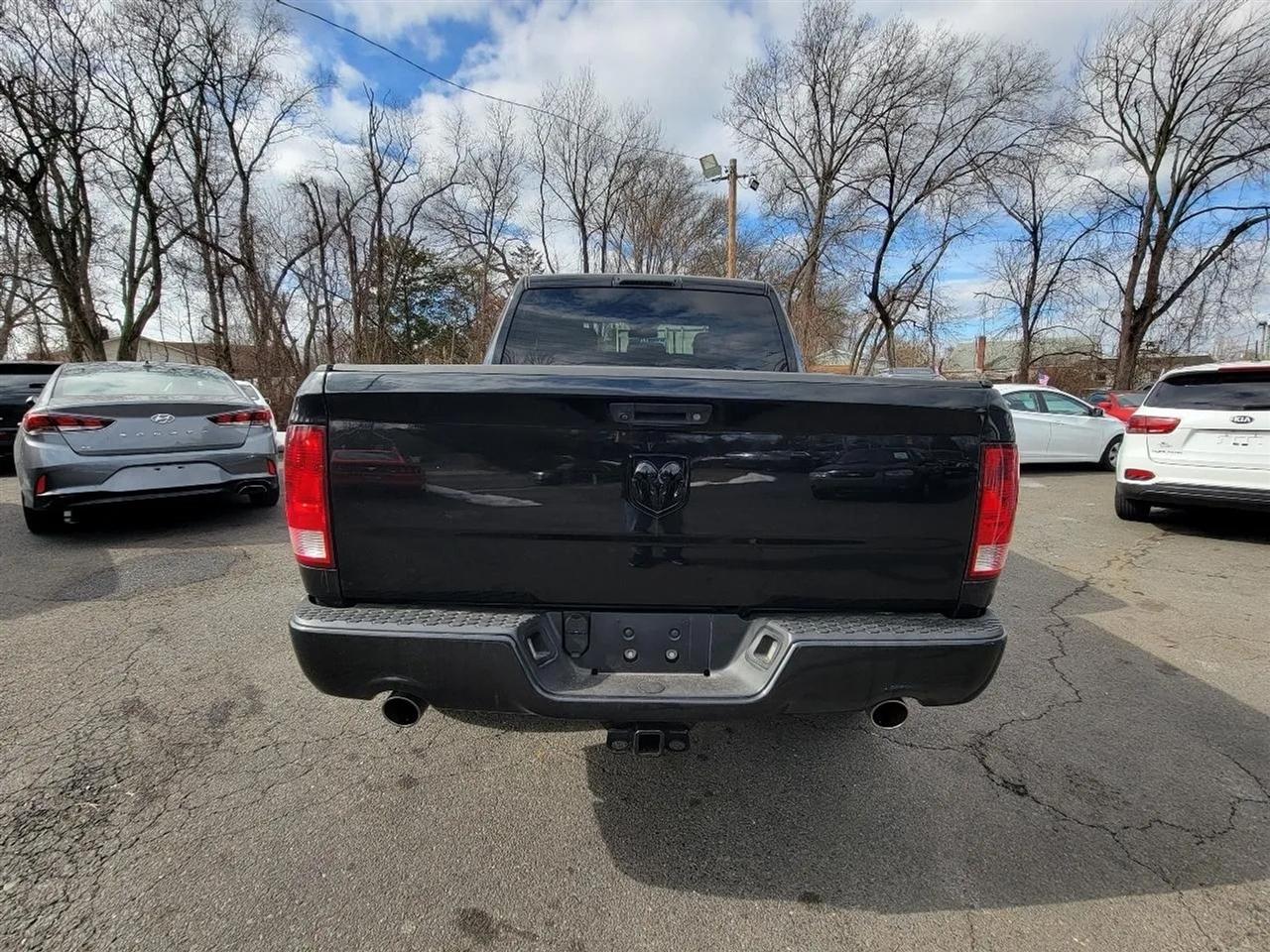RAM 1500 Tradesman Crew Cab SWB 4WD 2015