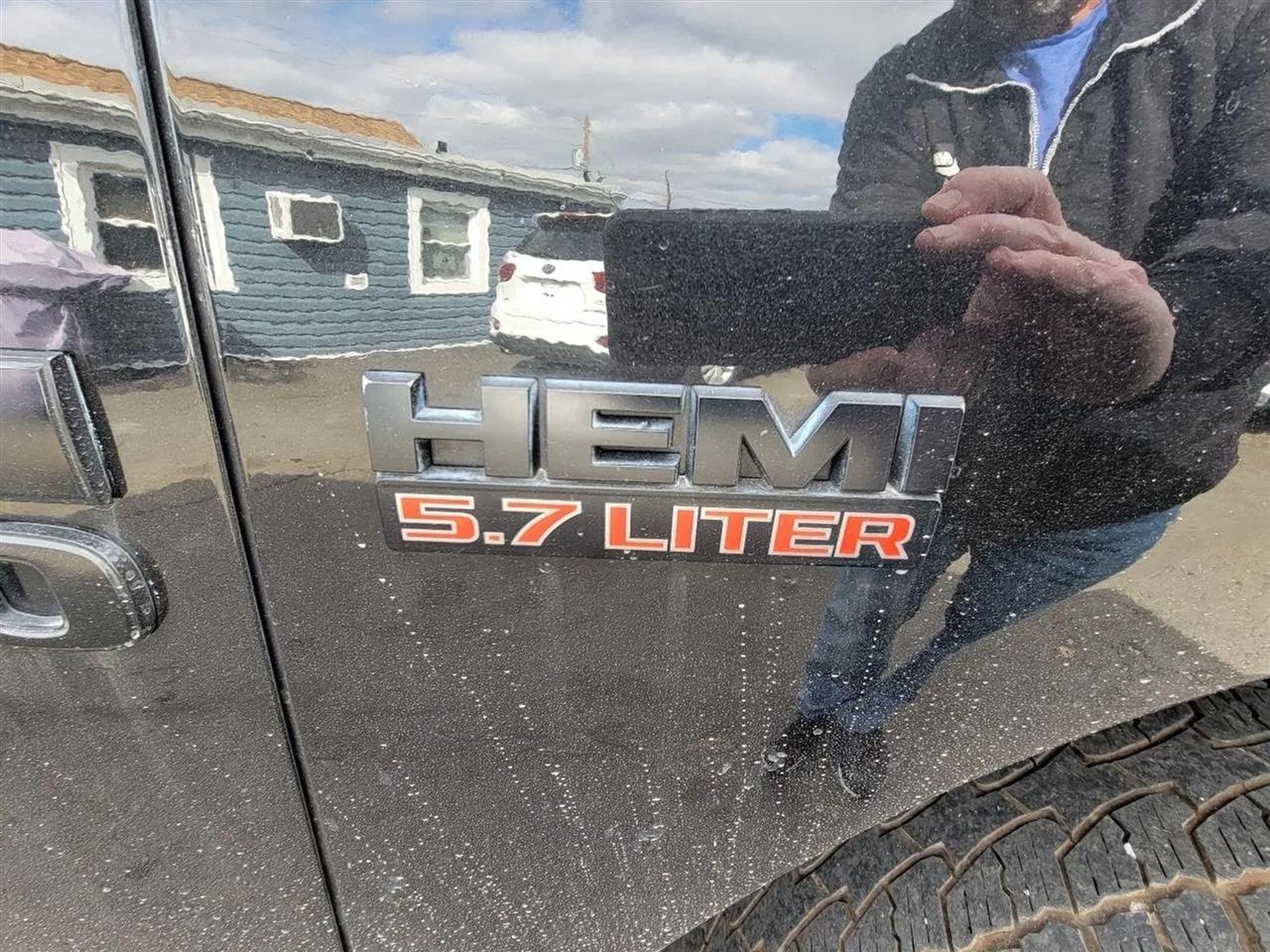 RAM 1500 Tradesman Crew Cab SWB 4WD 2015