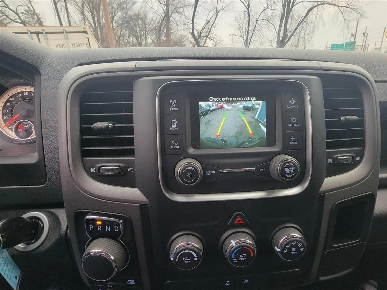 RAM 1500 Tradesman Crew Cab SWB 4WD 2015