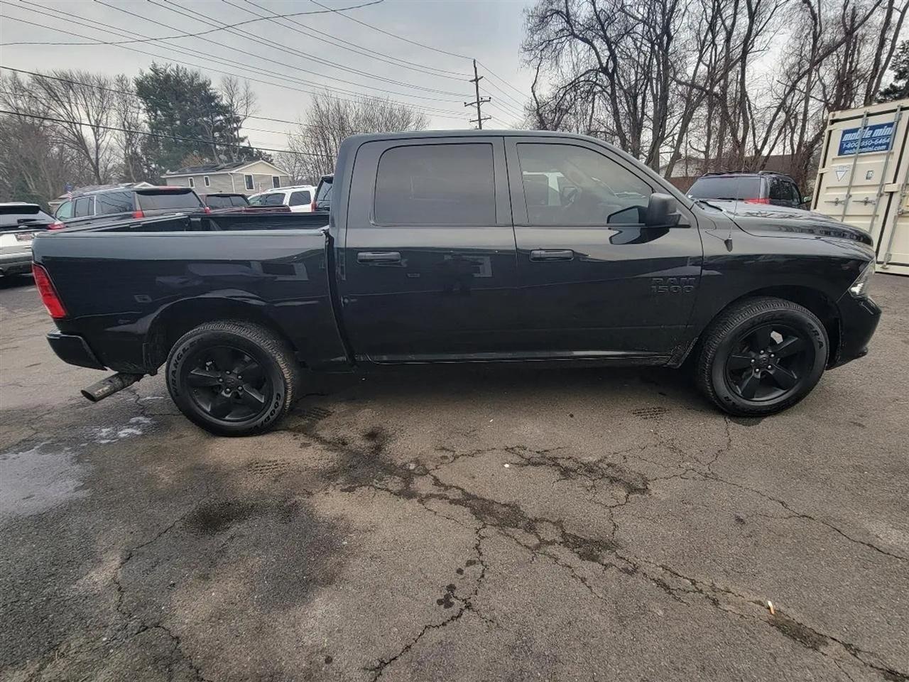 RAM 1500 Tradesman Crew Cab SWB 4WD 2018