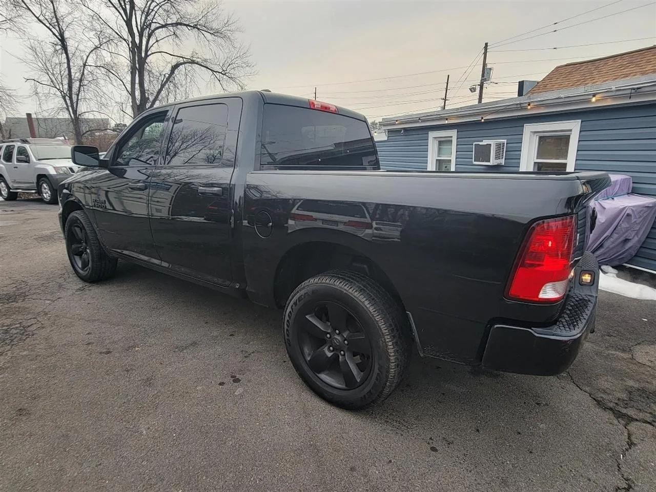 RAM 1500 Tradesman Crew Cab SWB 4WD 2018