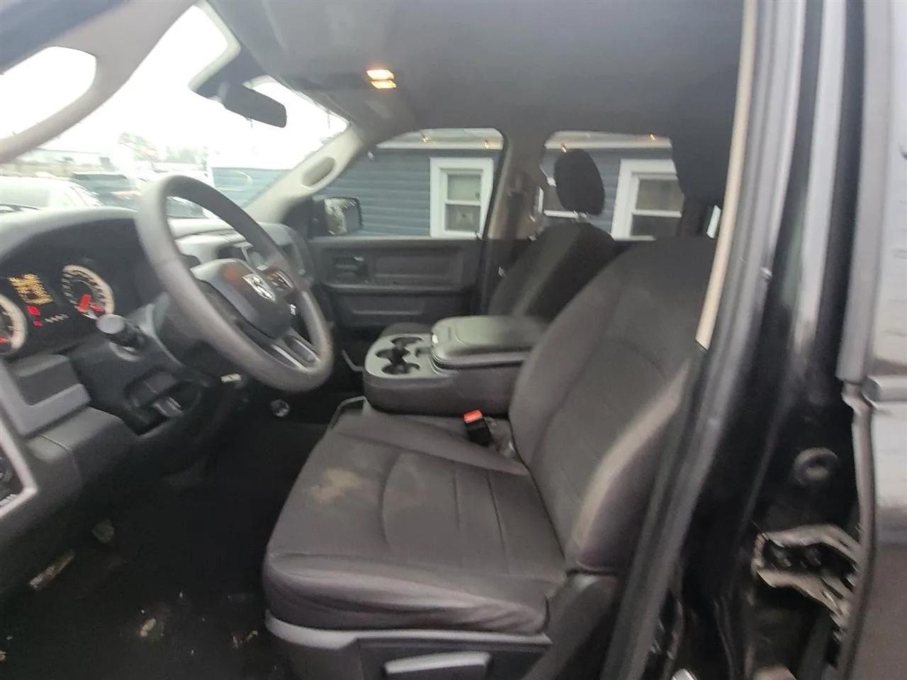 RAM 1500 Tradesman Crew Cab SWB 4WD 2018