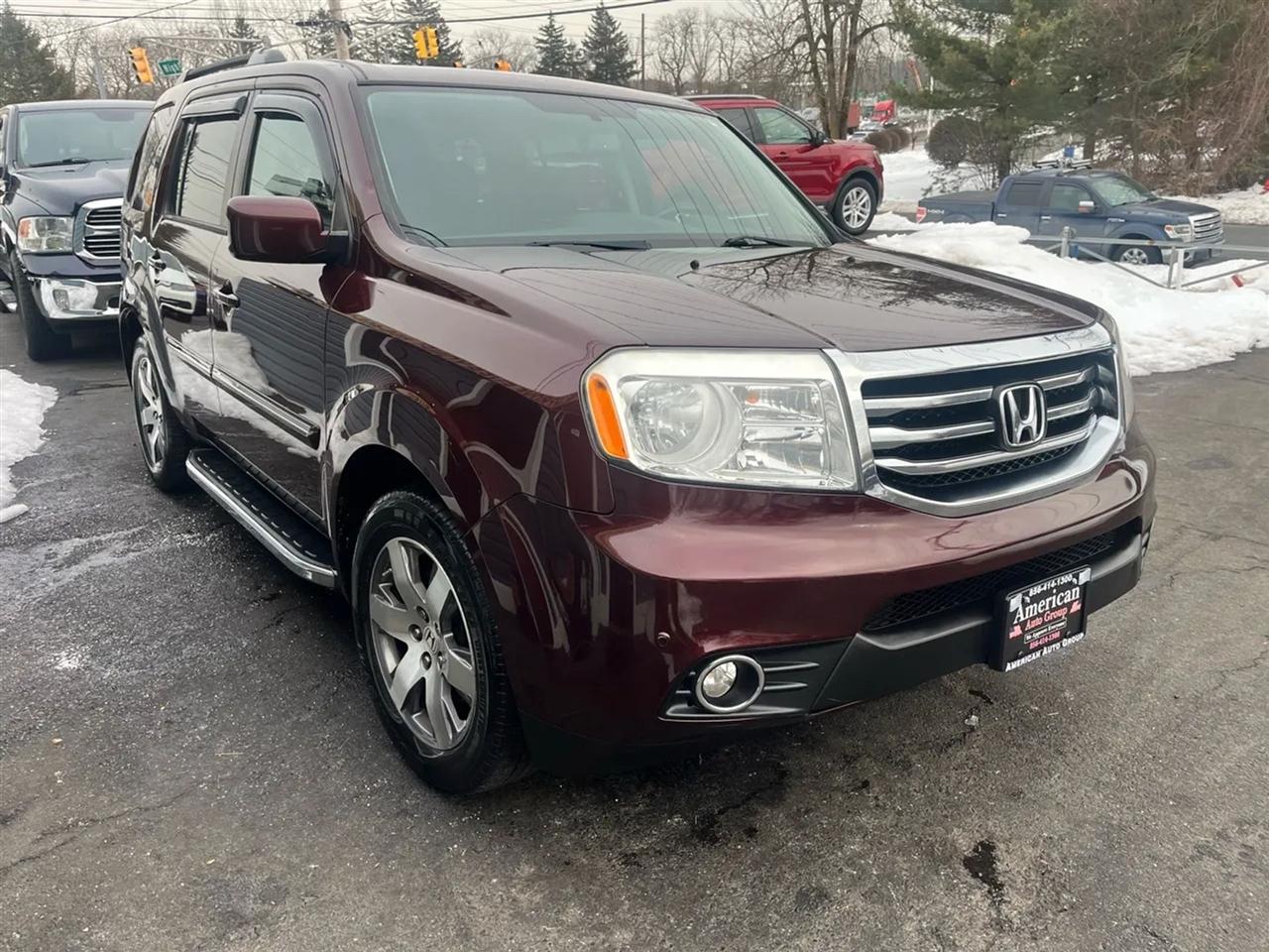 Honda Pilot Touring 4WD 5-Spd AT with DVD 2014
