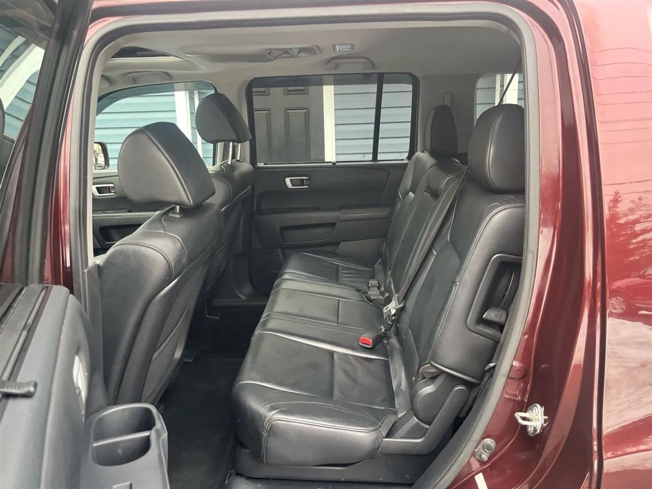 Honda Pilot Touring 4WD 5-Spd AT with DVD 2014