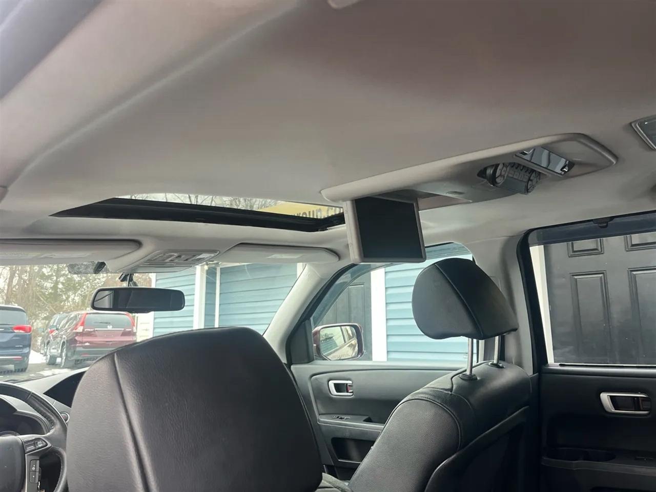 Honda Pilot Touring 4WD 5-Spd AT with DVD 2014