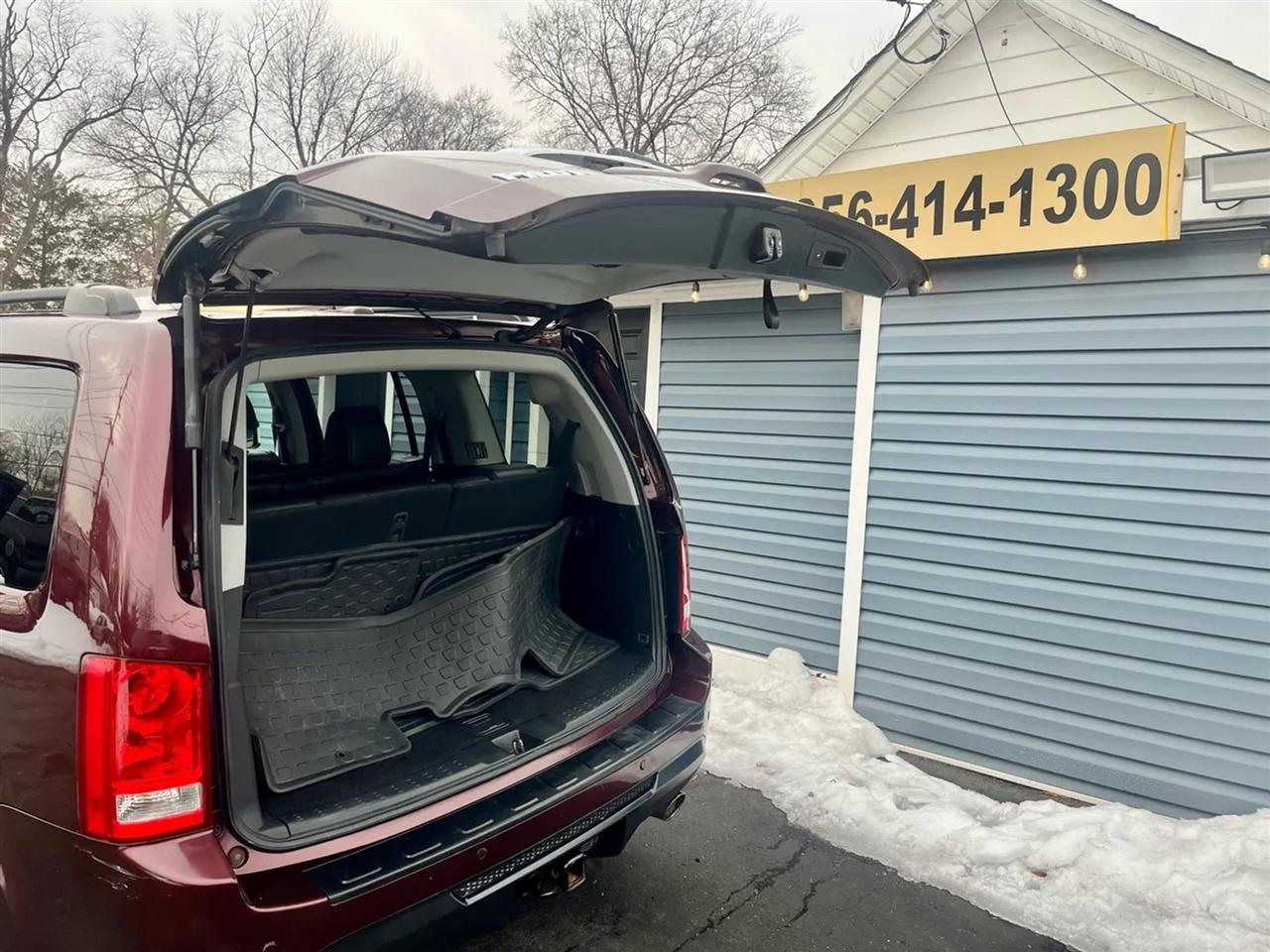 Honda Pilot Touring 4WD 5-Spd AT with DVD 2014