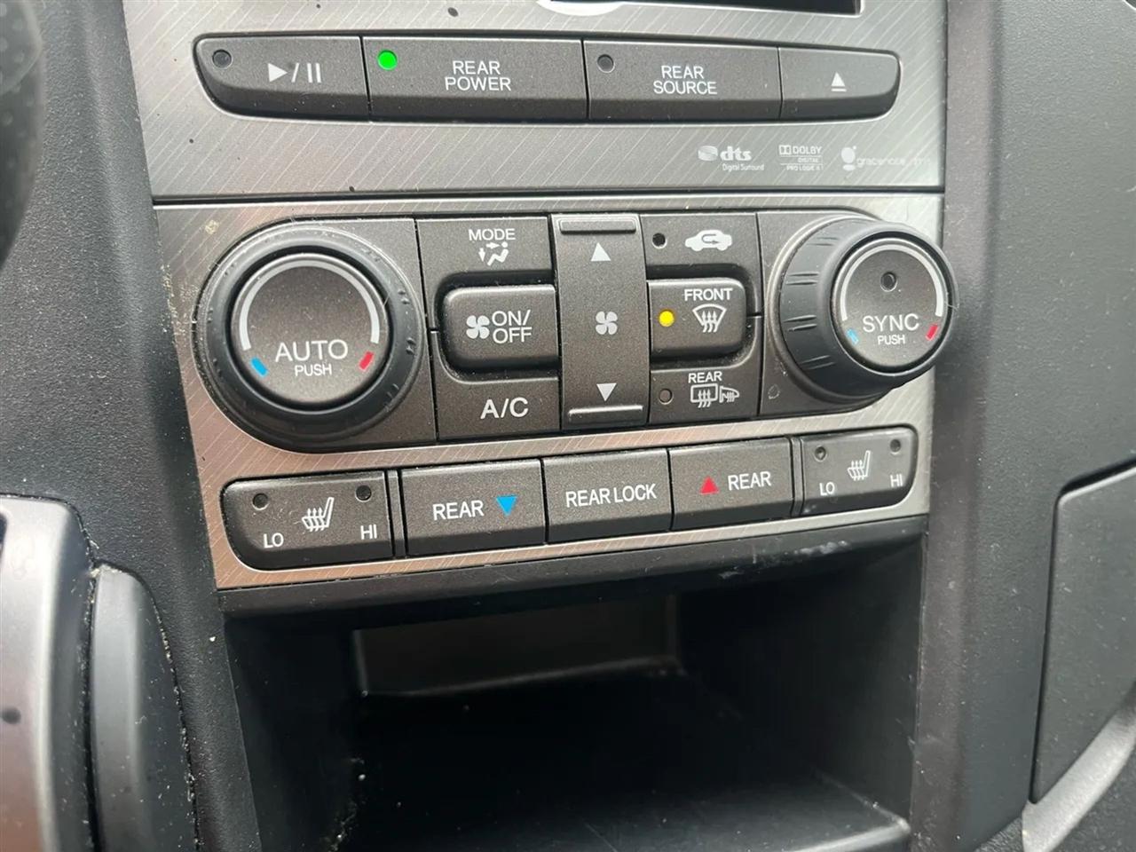 Honda Pilot Touring 4WD 5-Spd AT with DVD 2014