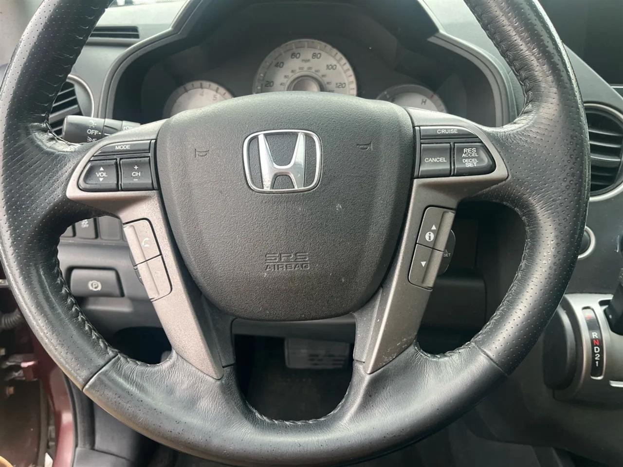 Honda Pilot Touring 4WD 5-Spd AT with DVD 2014