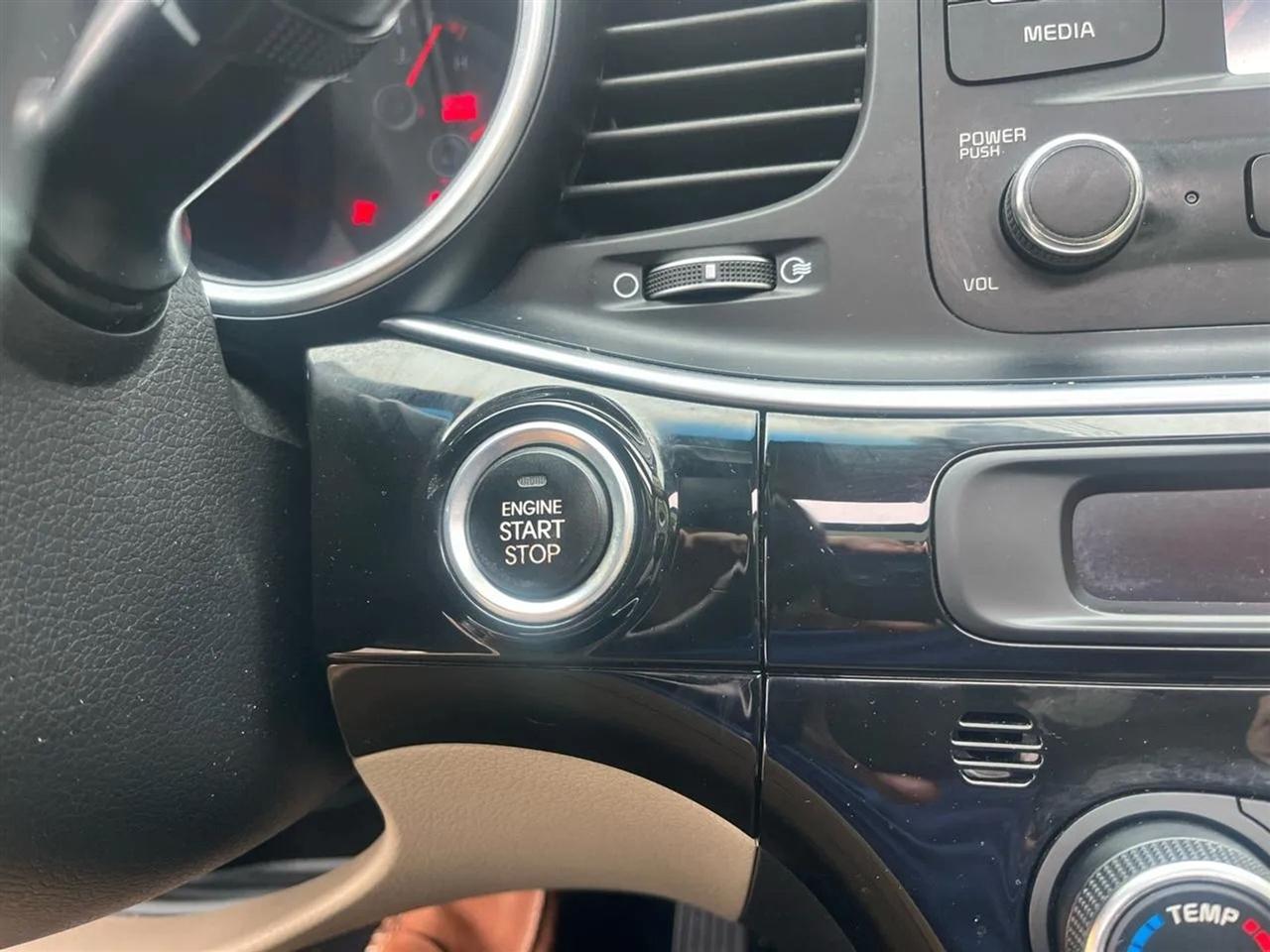 Dodge Charger SE 2013