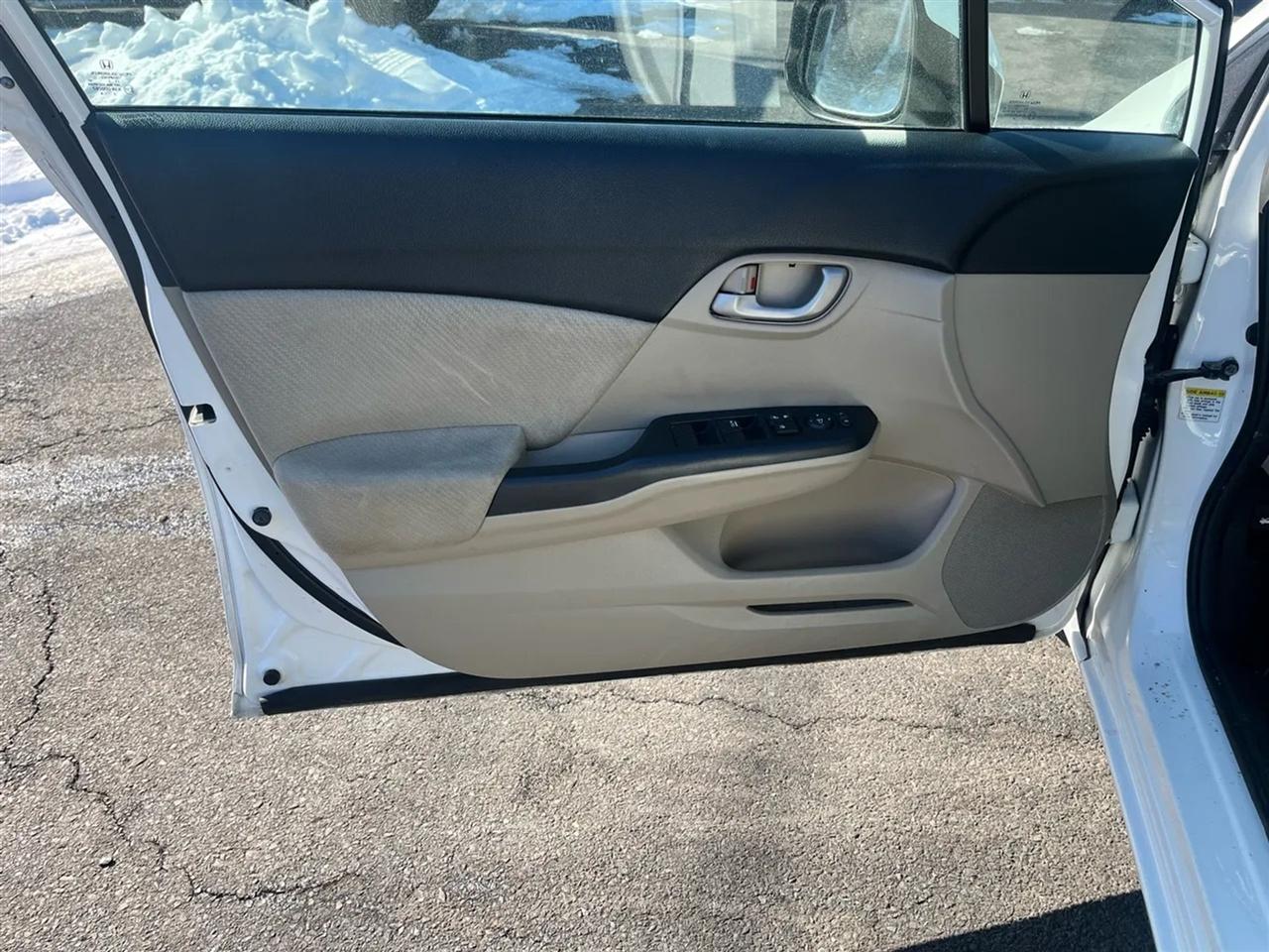 Honda Civic LX Sedan 5-Speed AT 2013