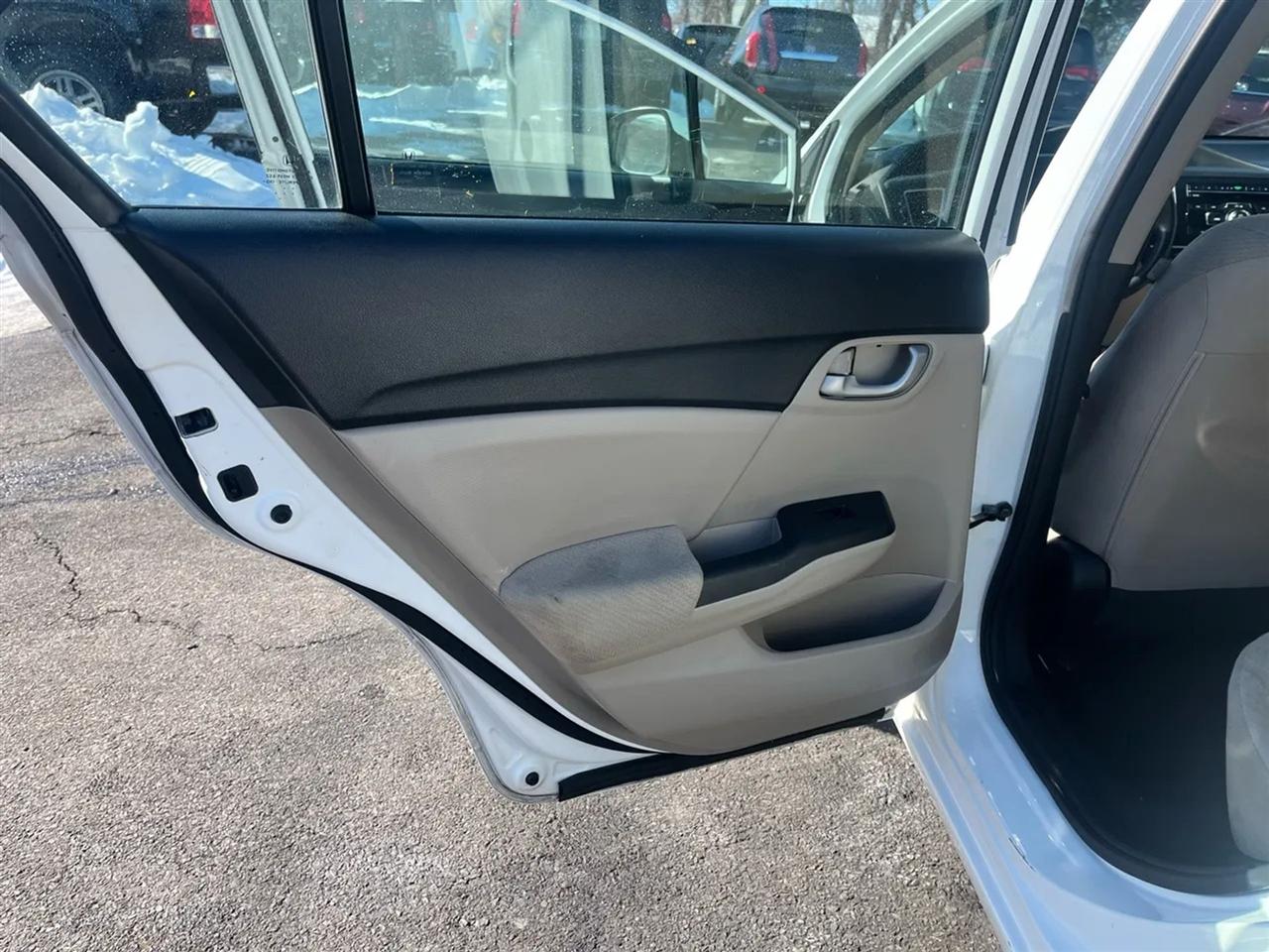 Honda Civic LX Sedan 5-Speed AT 2013