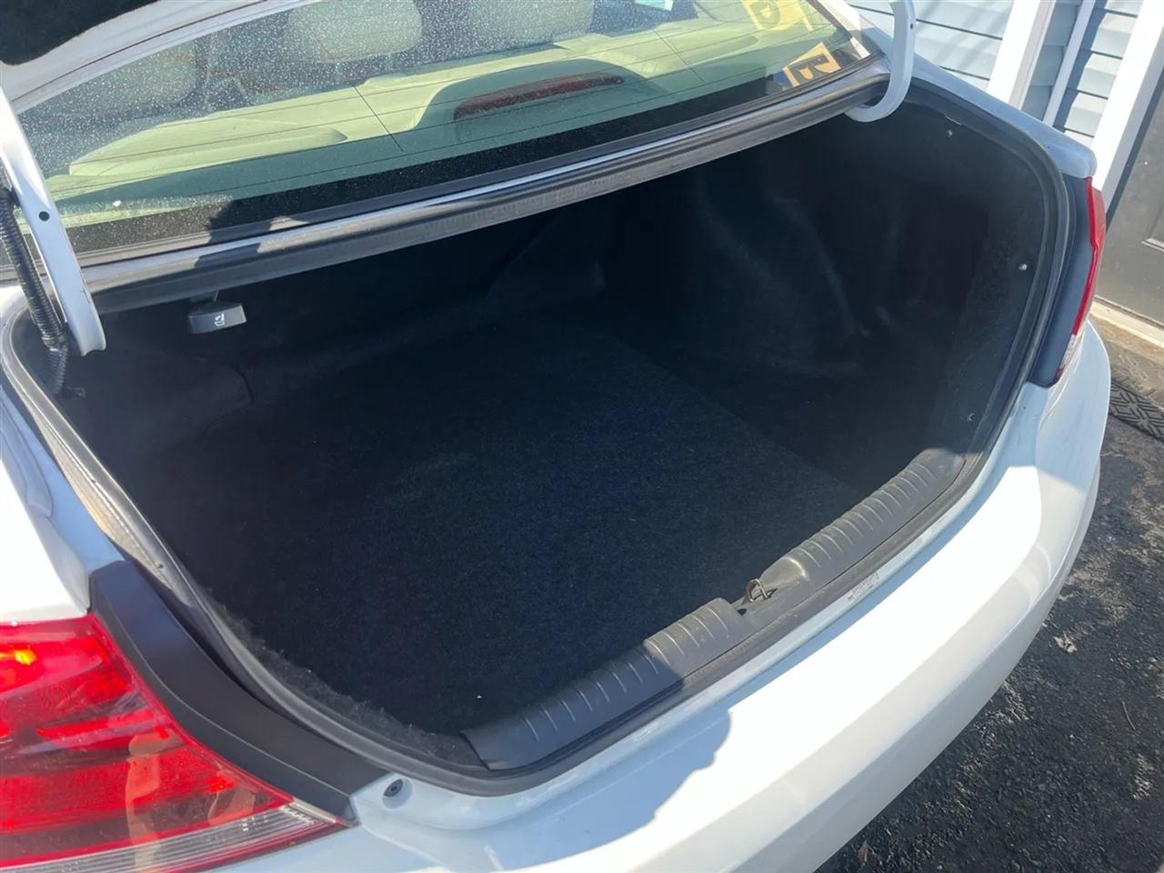 Honda Civic LX Sedan 5-Speed AT 2013