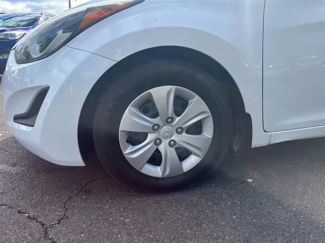 Hyundai Elantra SE 6AT 2016