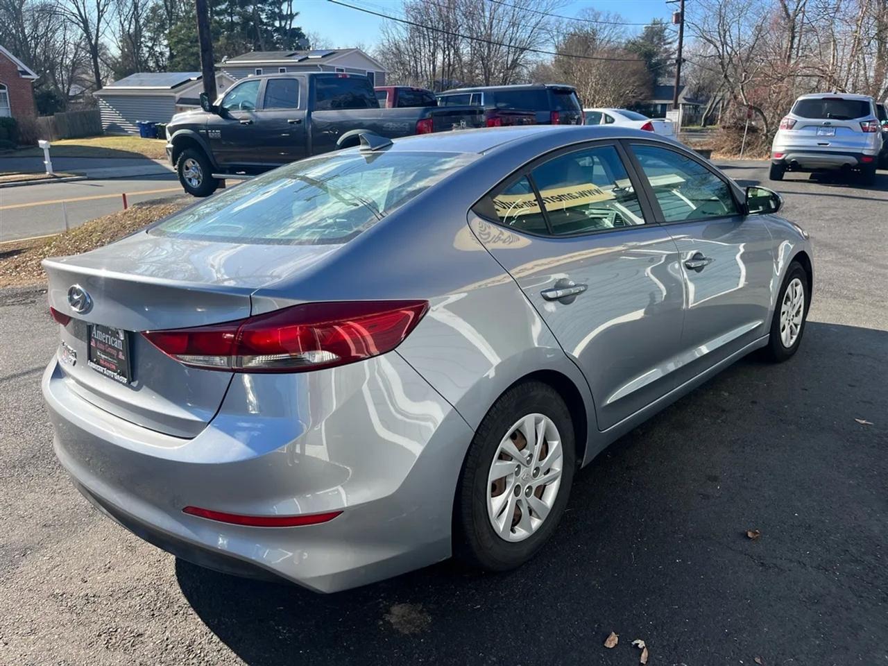 Hyundai Elantra SE 6AT 2017