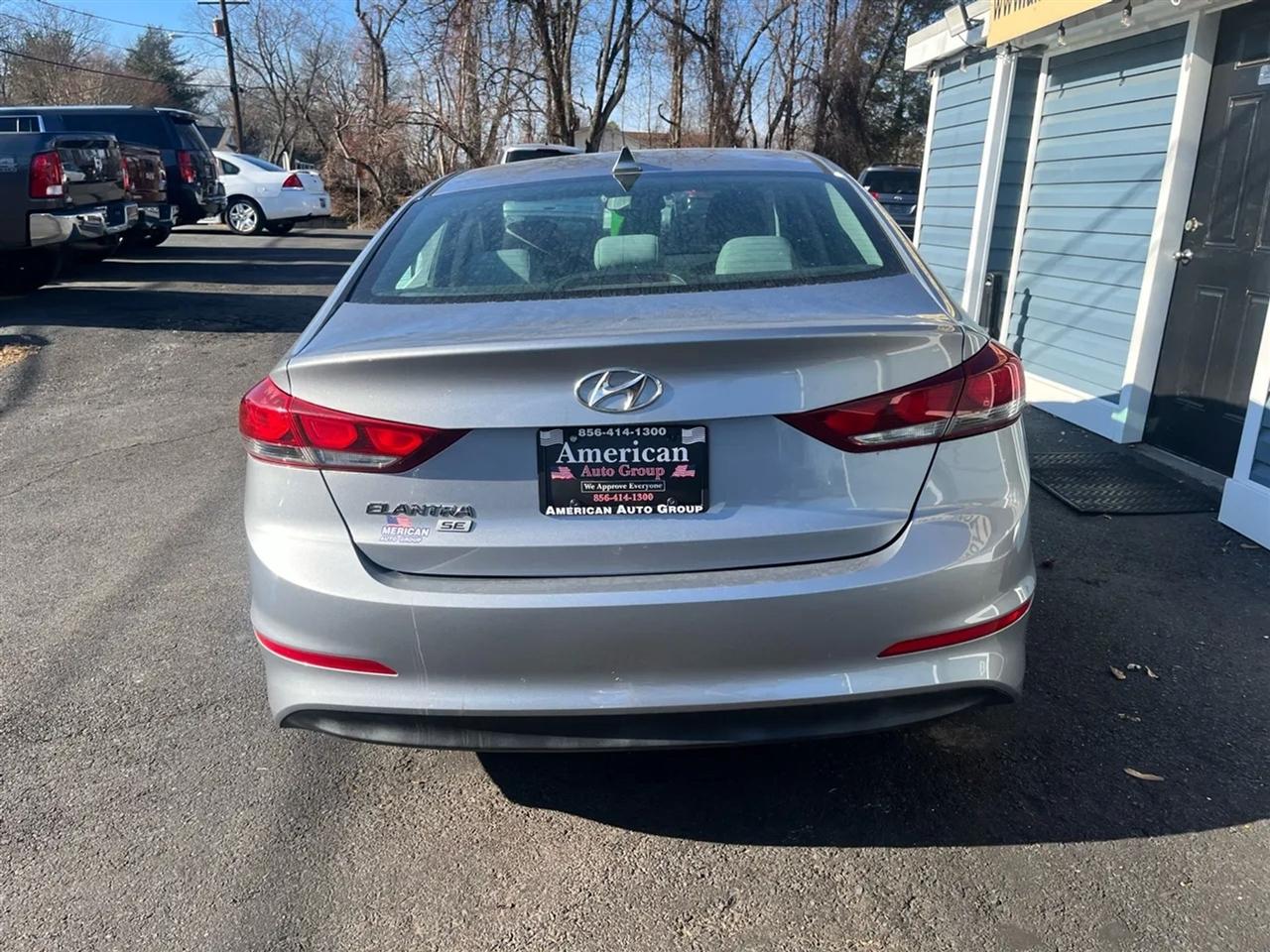 Hyundai Elantra SE 6AT 2017