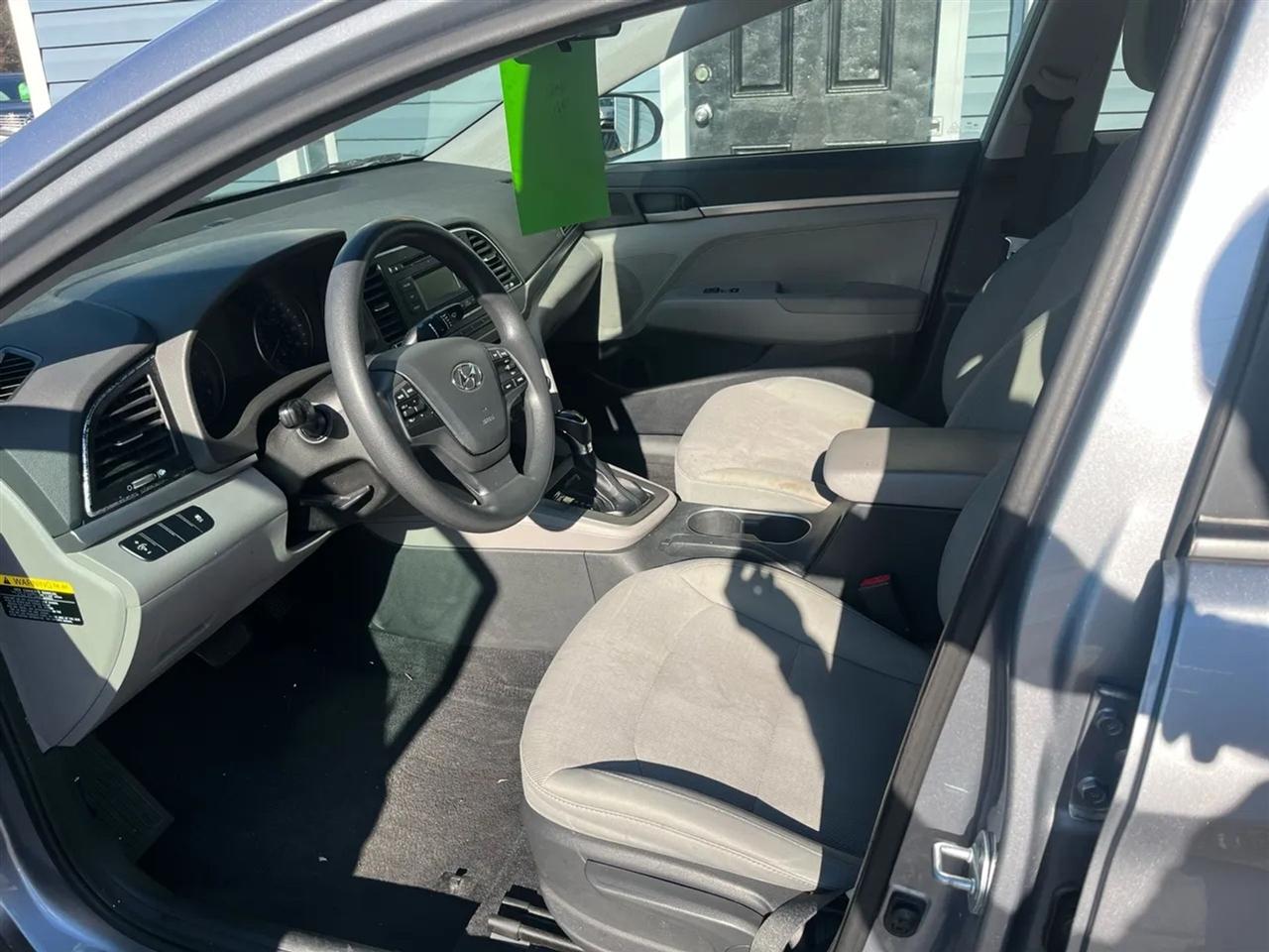 Hyundai Elantra SE 6AT 2017