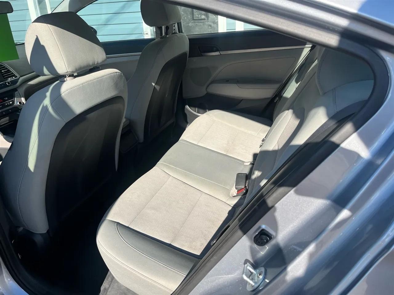 Hyundai Elantra SE 6AT 2017