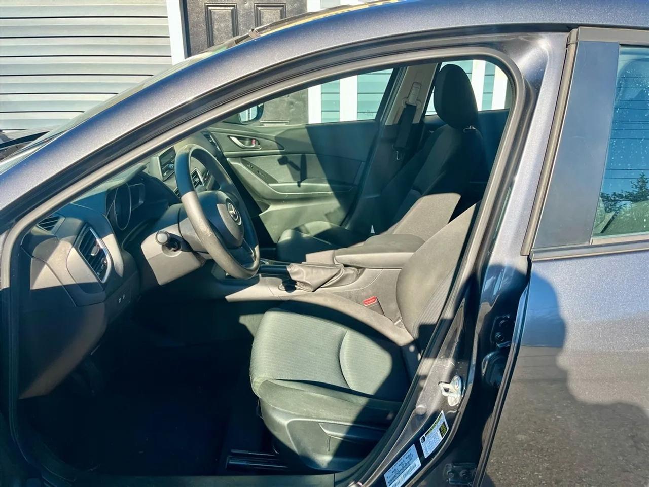 Mazda MAZDA3 i SV AT 4-Door 2015