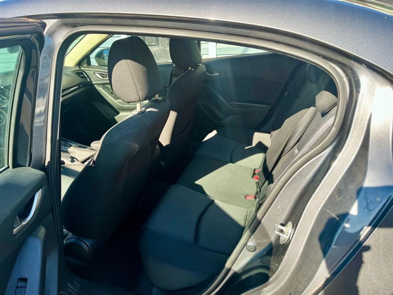 Mazda MAZDA3 i SV AT 4-Door 2015