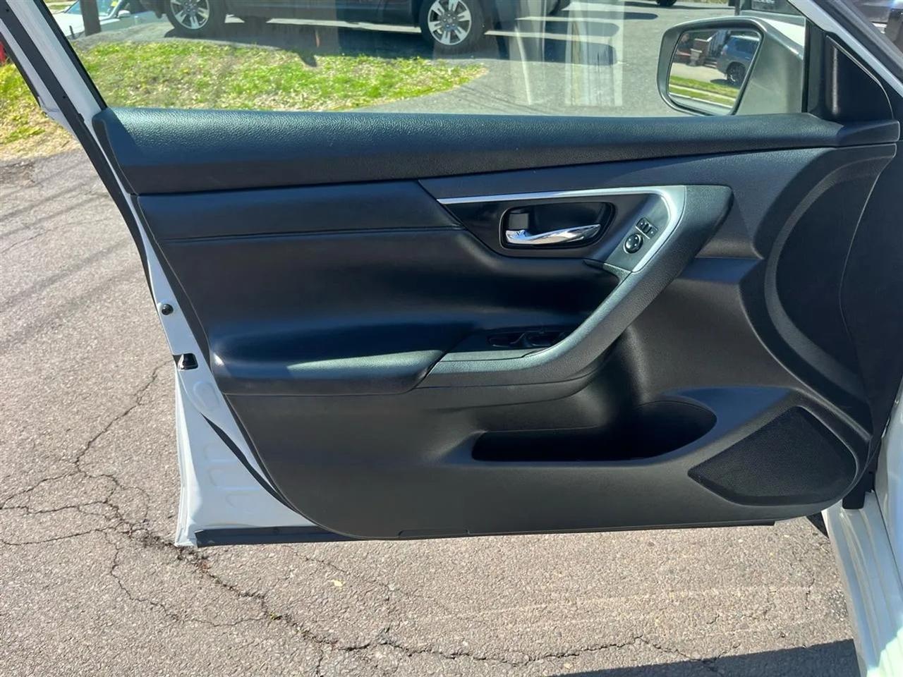 Nissan Altima 2.5 S 2015