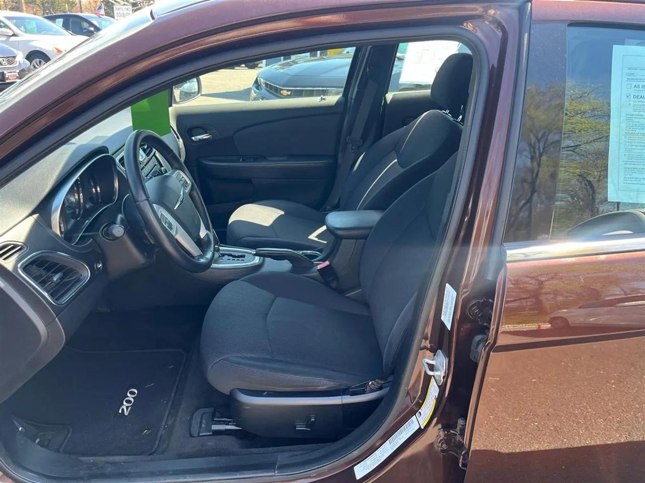 Chrysler 200 Touring 2012