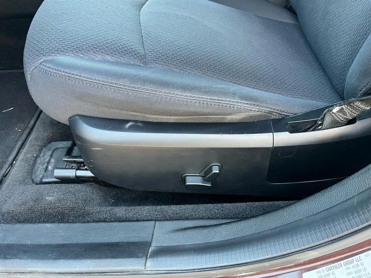 Chrysler 200 Touring 2012