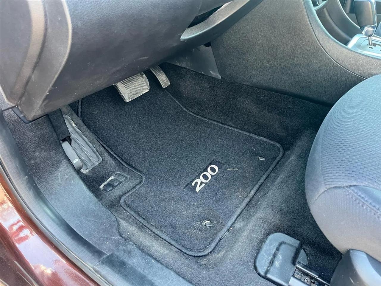 Chrysler 200 Touring 2012