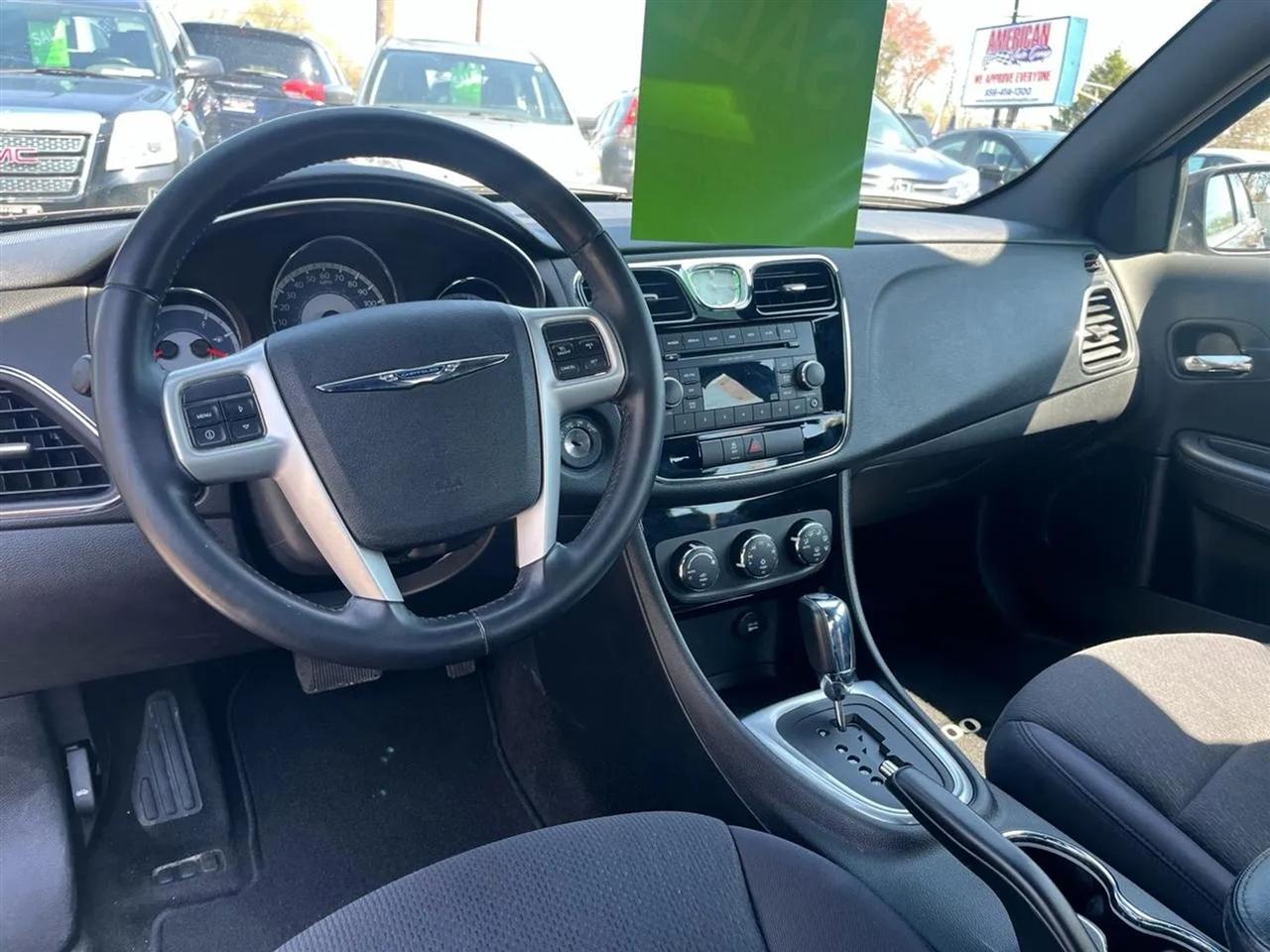 Chrysler 200 Touring 2012