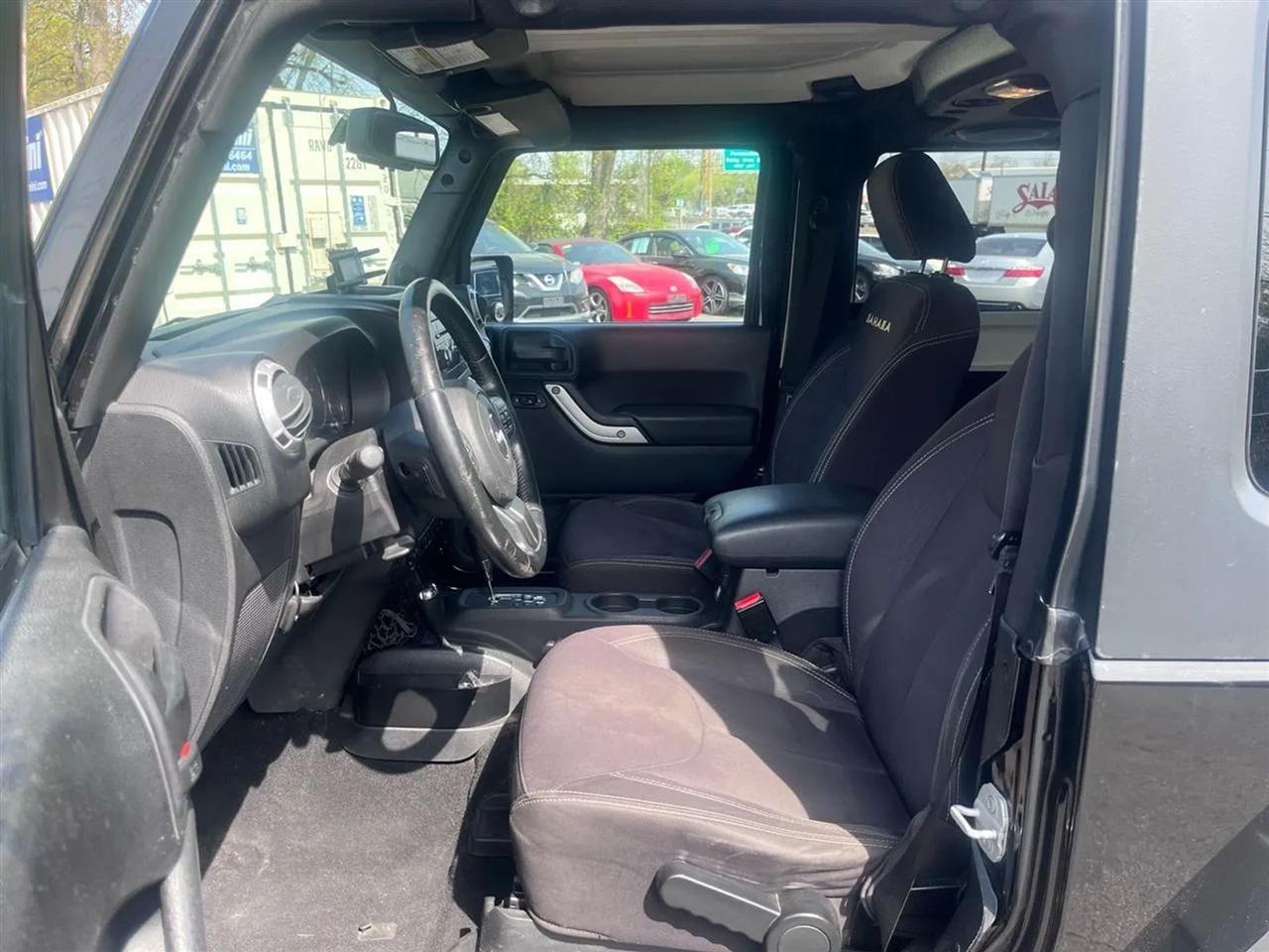 Jeep Wrangler Sahara 4WD 2013