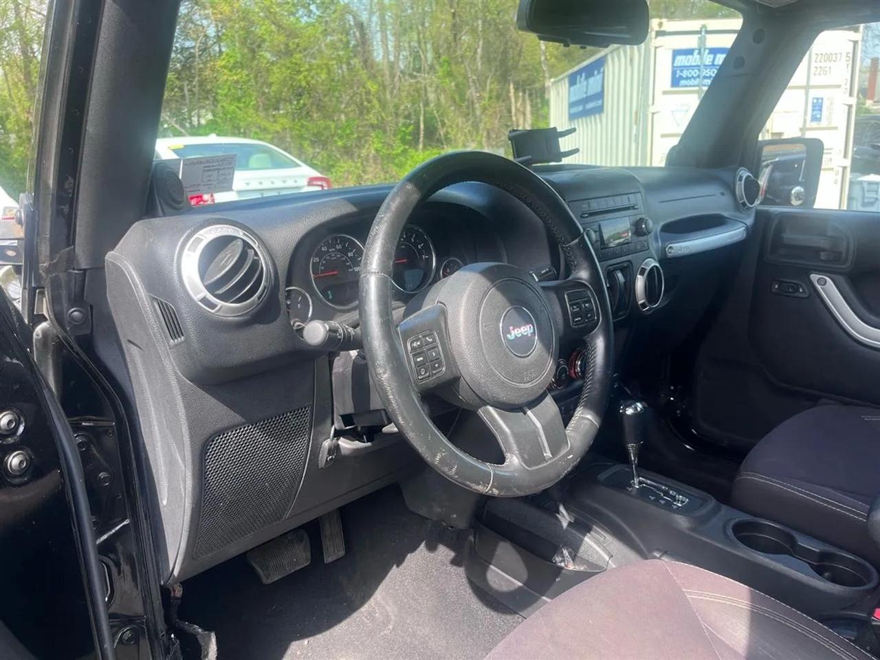 Jeep Wrangler Sahara 4WD 2013