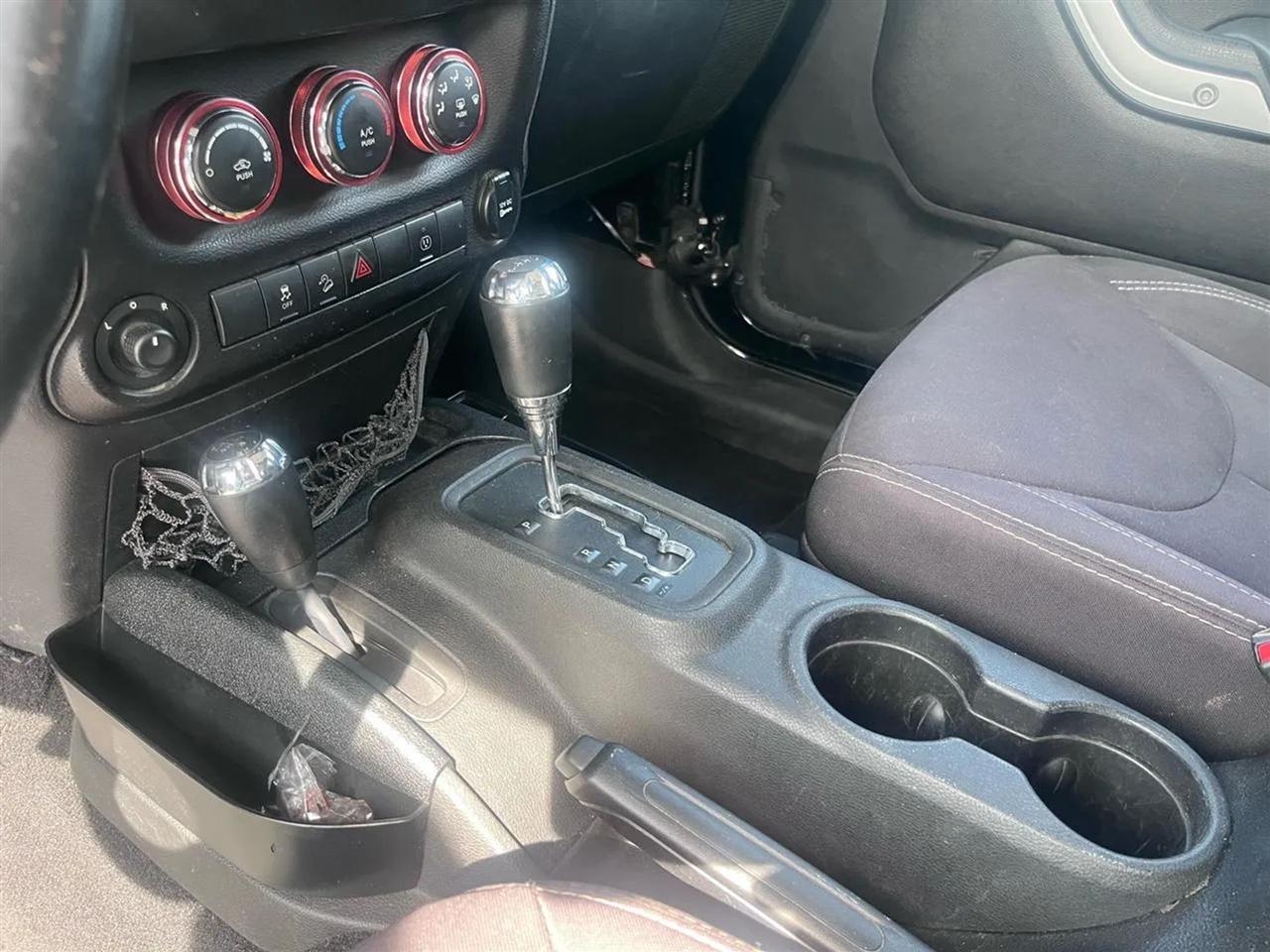 Jeep Wrangler Sahara 4WD 2013