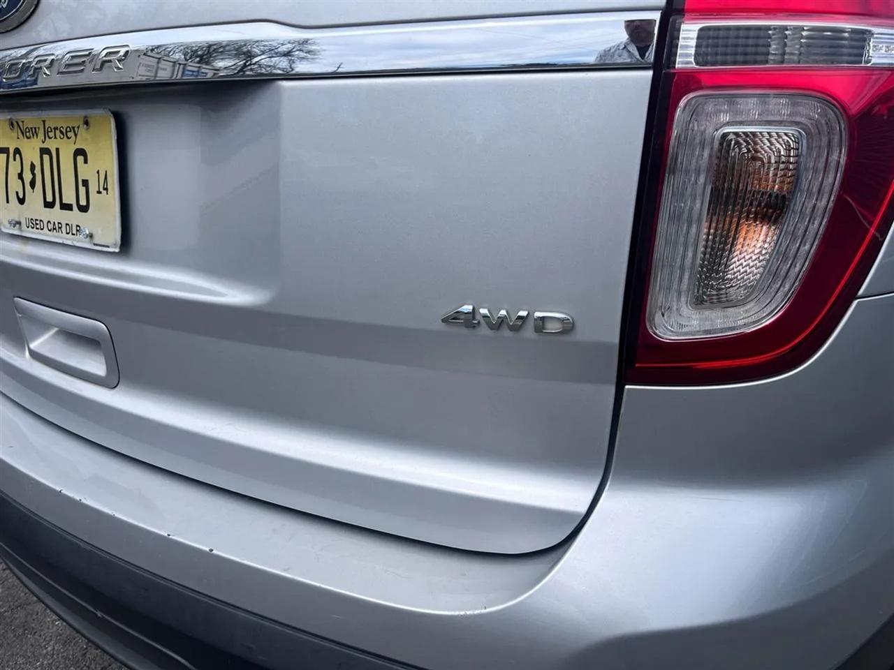 Ford Explorer Base 4WD 2015