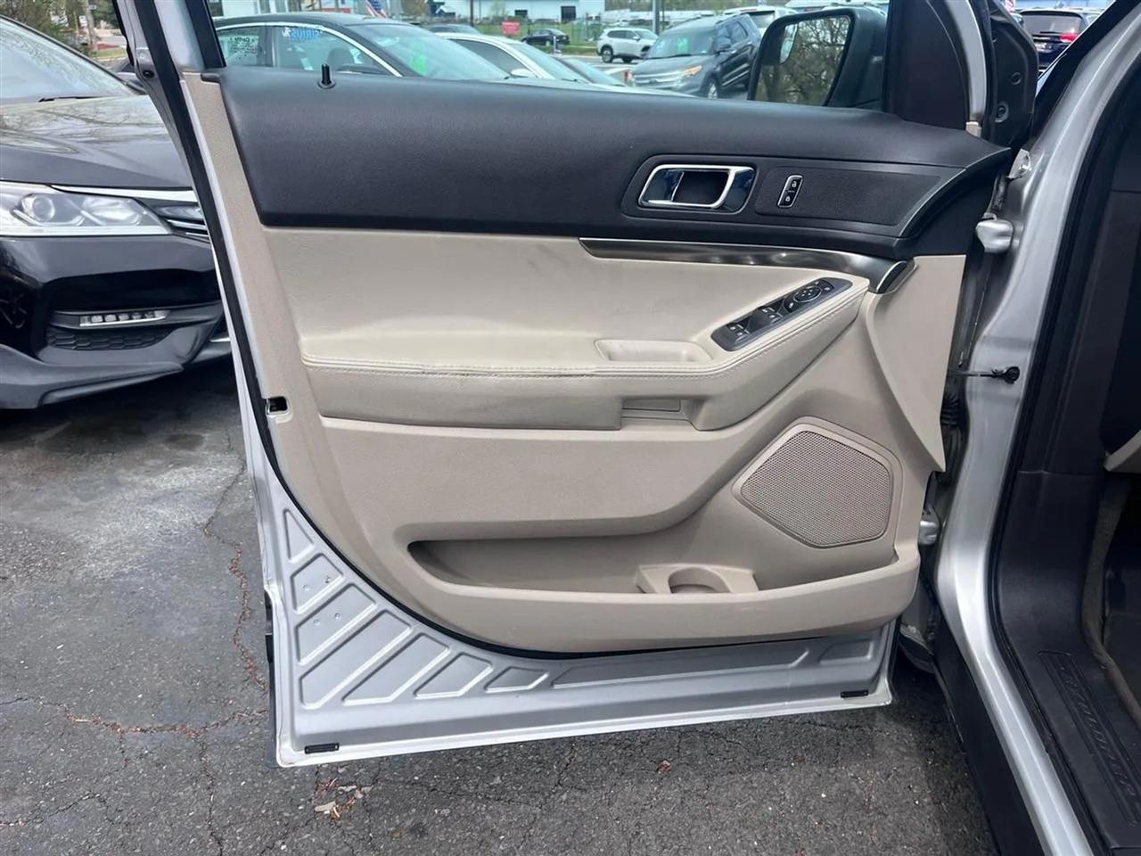 Ford Explorer Base 4WD 2015