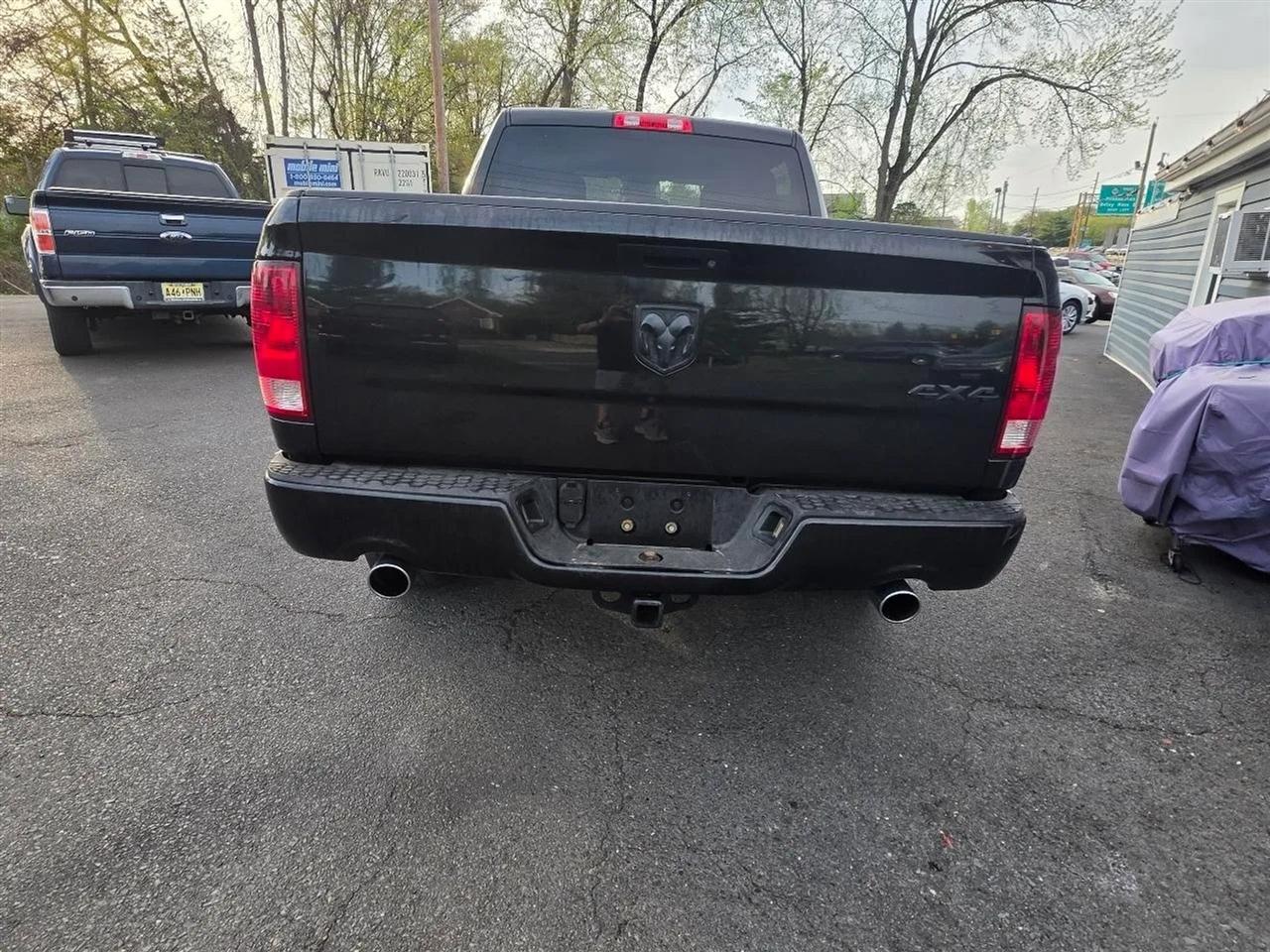 RAM 1500 Tradesman Crew Cab SWB 4WD 2016