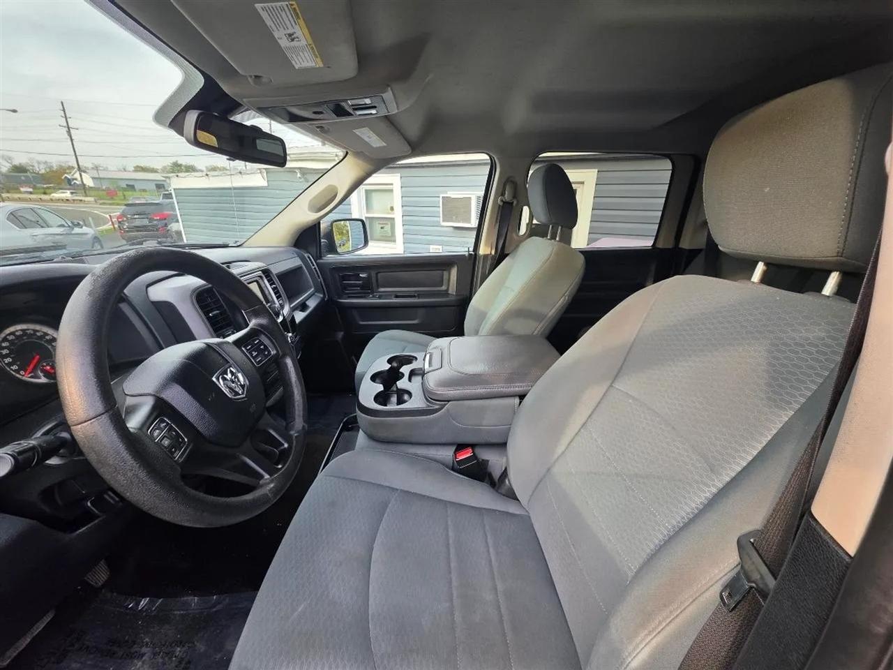 RAM 1500 Tradesman Crew Cab SWB 4WD 2016