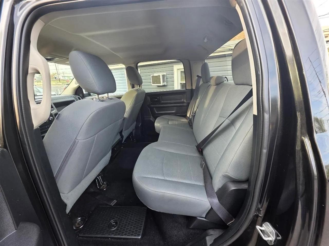 RAM 1500 Tradesman Crew Cab SWB 4WD 2016