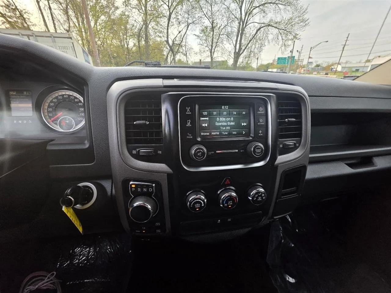 RAM 1500 Tradesman Crew Cab SWB 4WD 2016