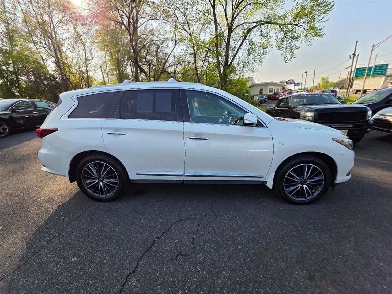 Infiniti QX60 Base AWD 2017
