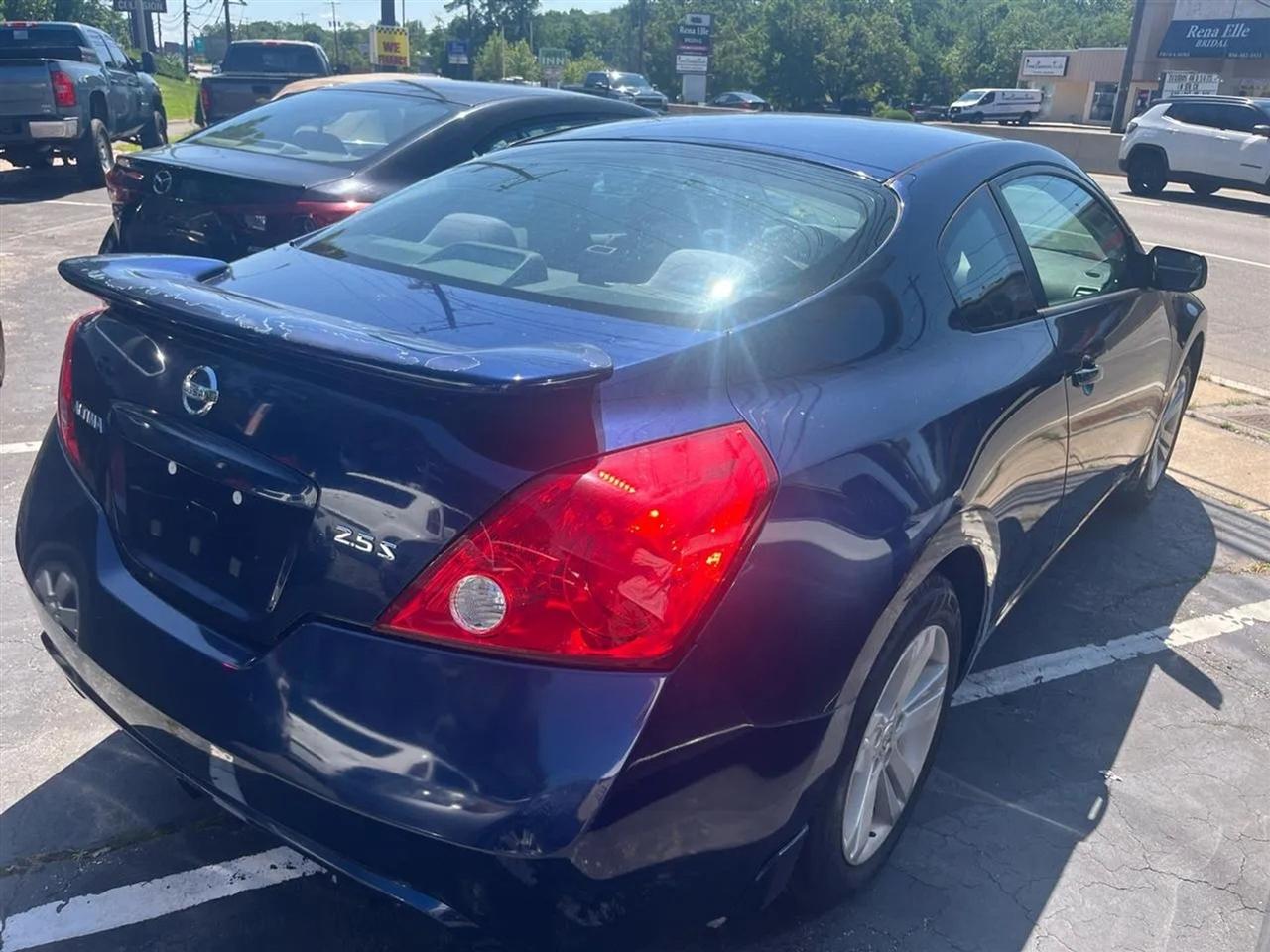 Nissan Altima 2.5 S CVT Coupe 2013