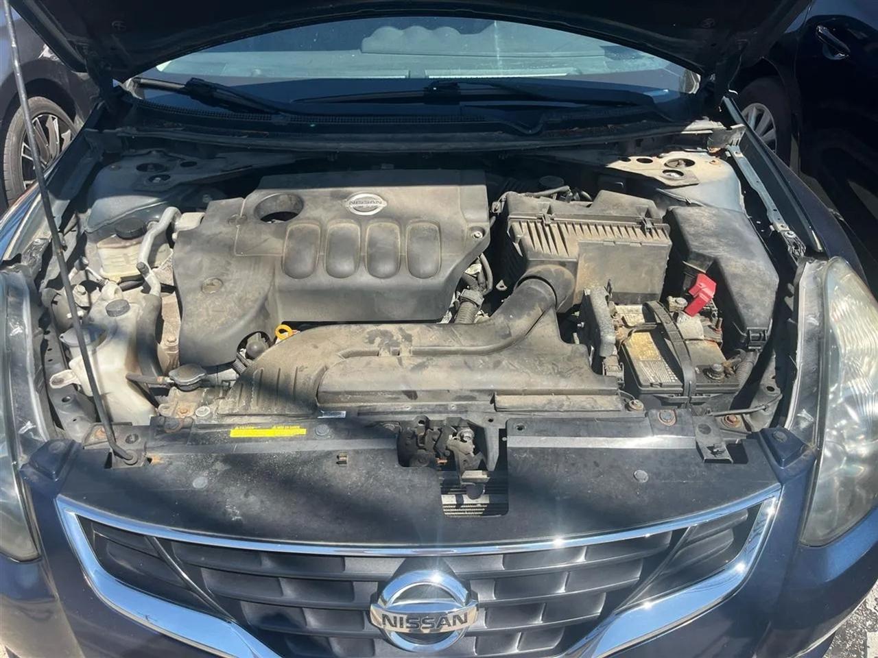 Nissan Altima 2.5 S CVT Coupe 2013