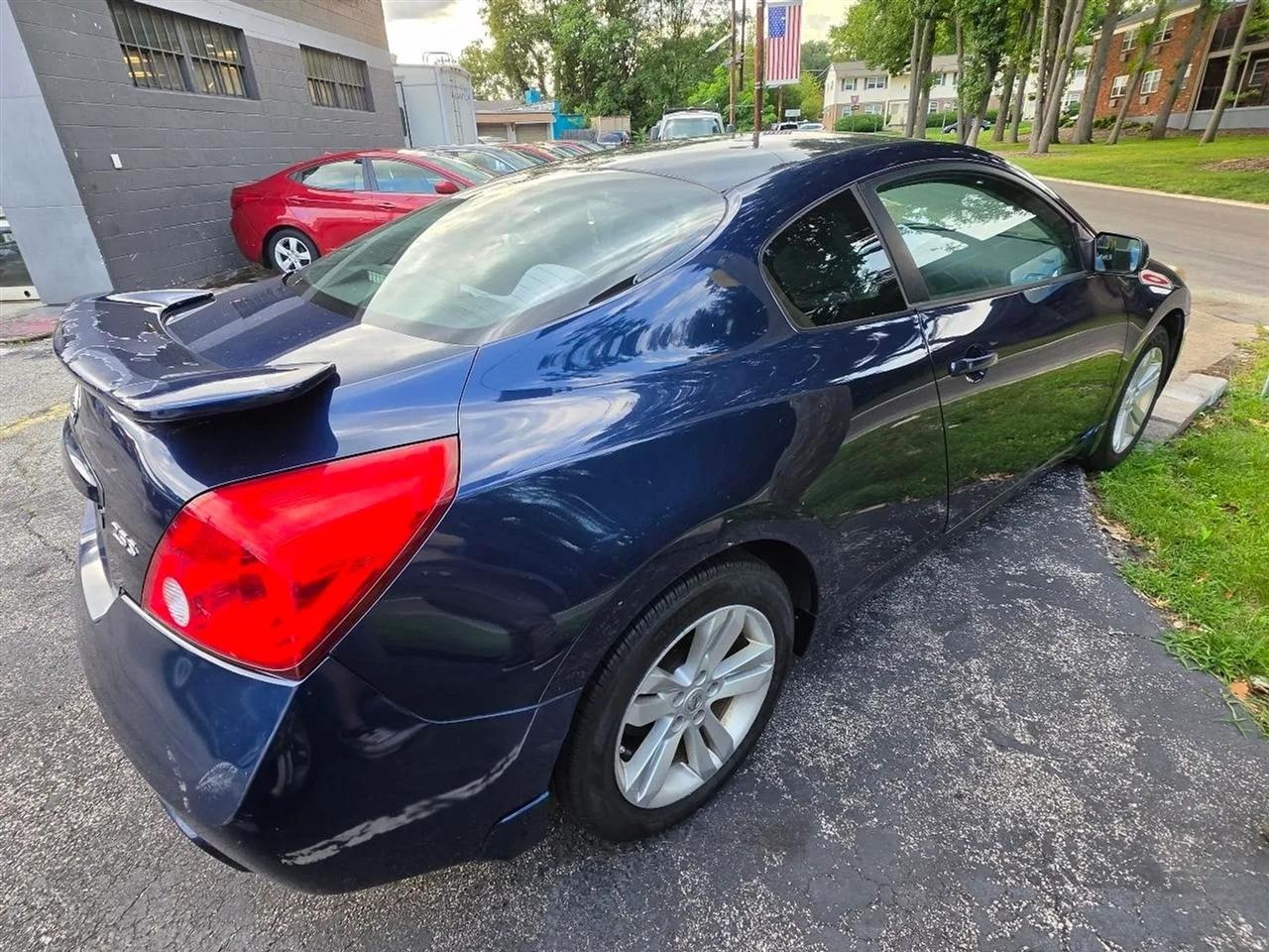 Nissan Altima 2.5 S CVT Coupe 2013