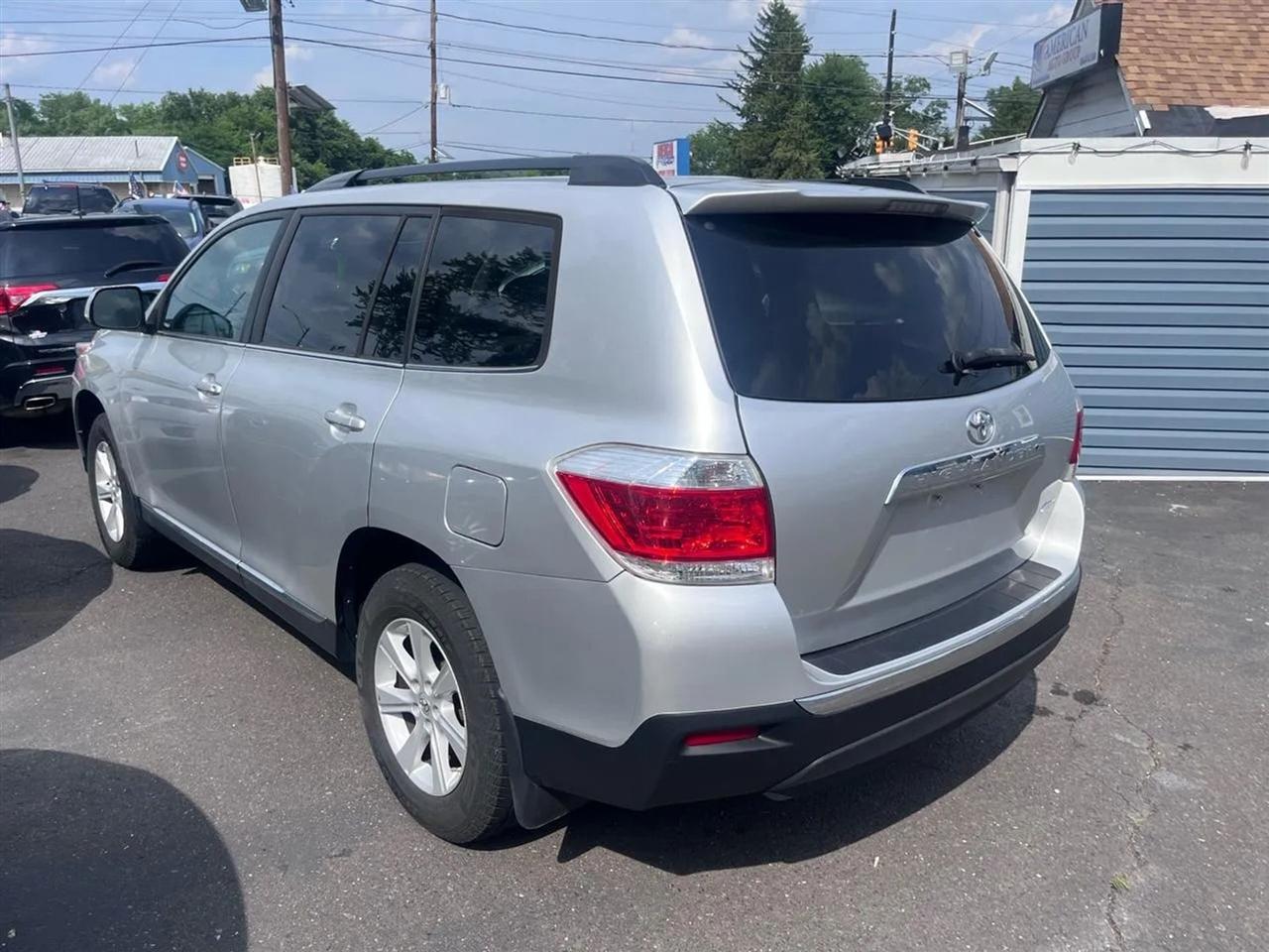 Toyota Highlander Base 4WD 2013