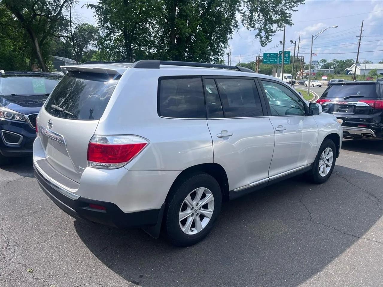 Toyota Highlander Base 4WD 2013
