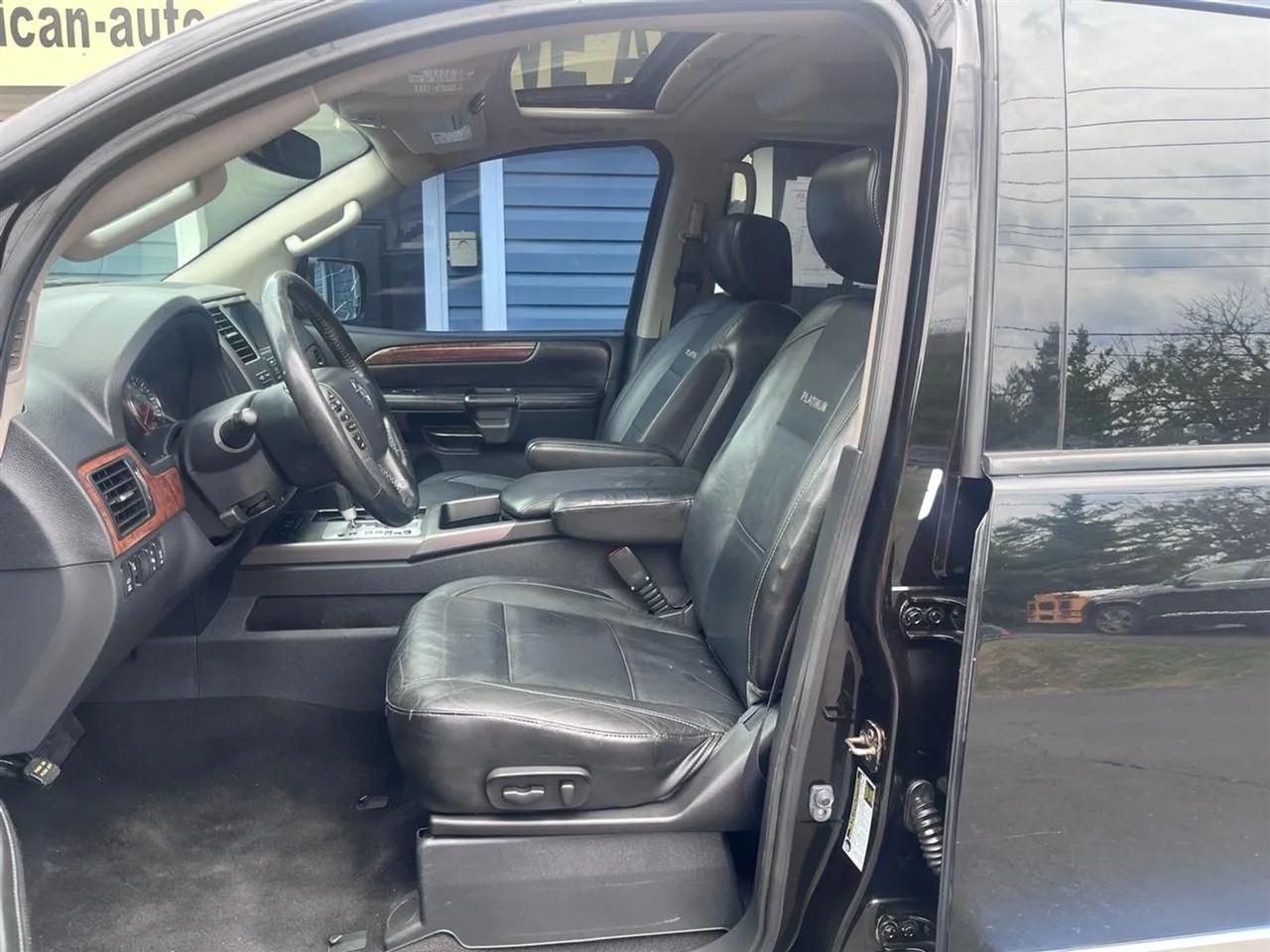 Nissan Armada Platinum 4WD 2013