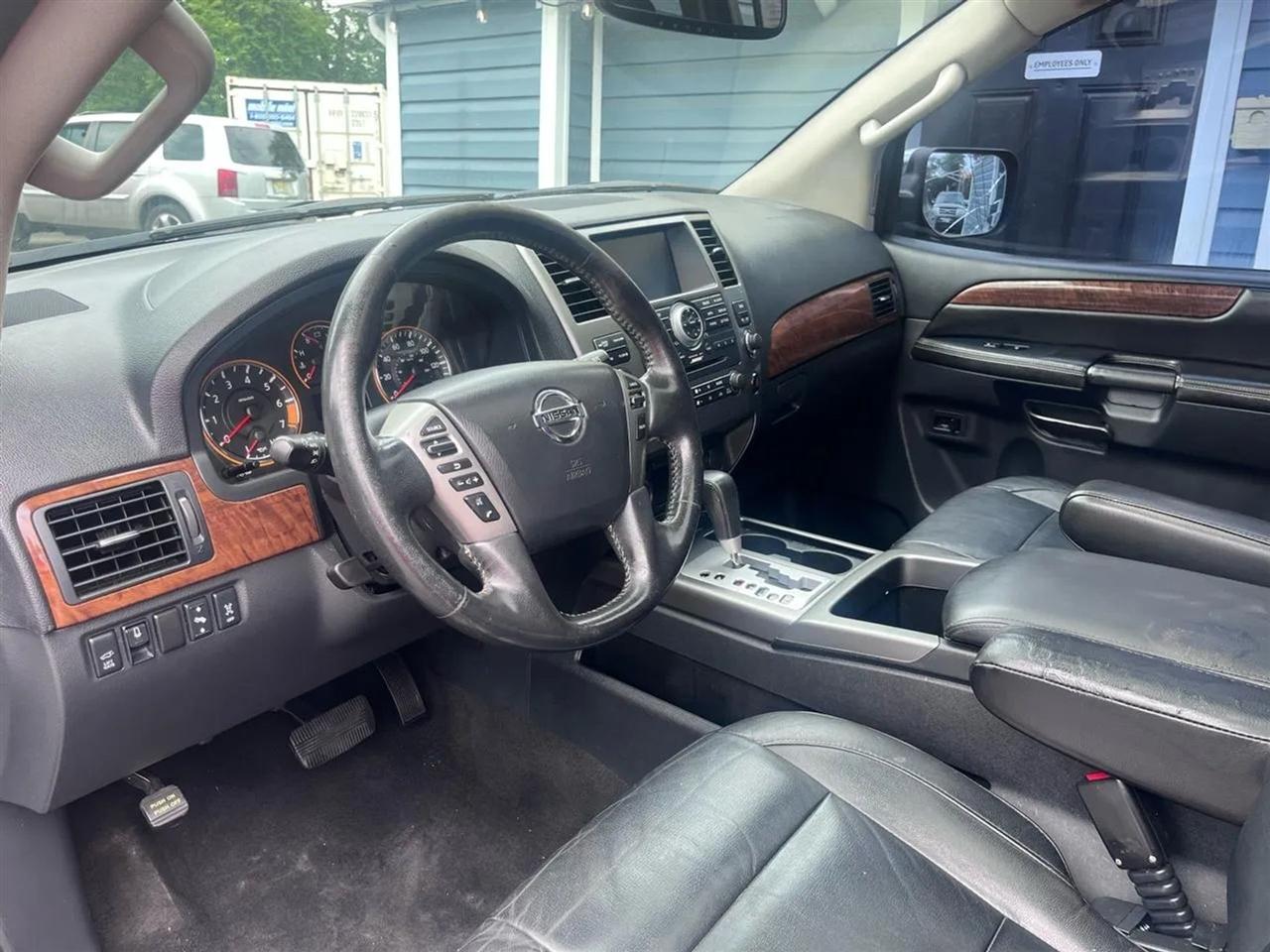 Nissan Armada Platinum 4WD 2013