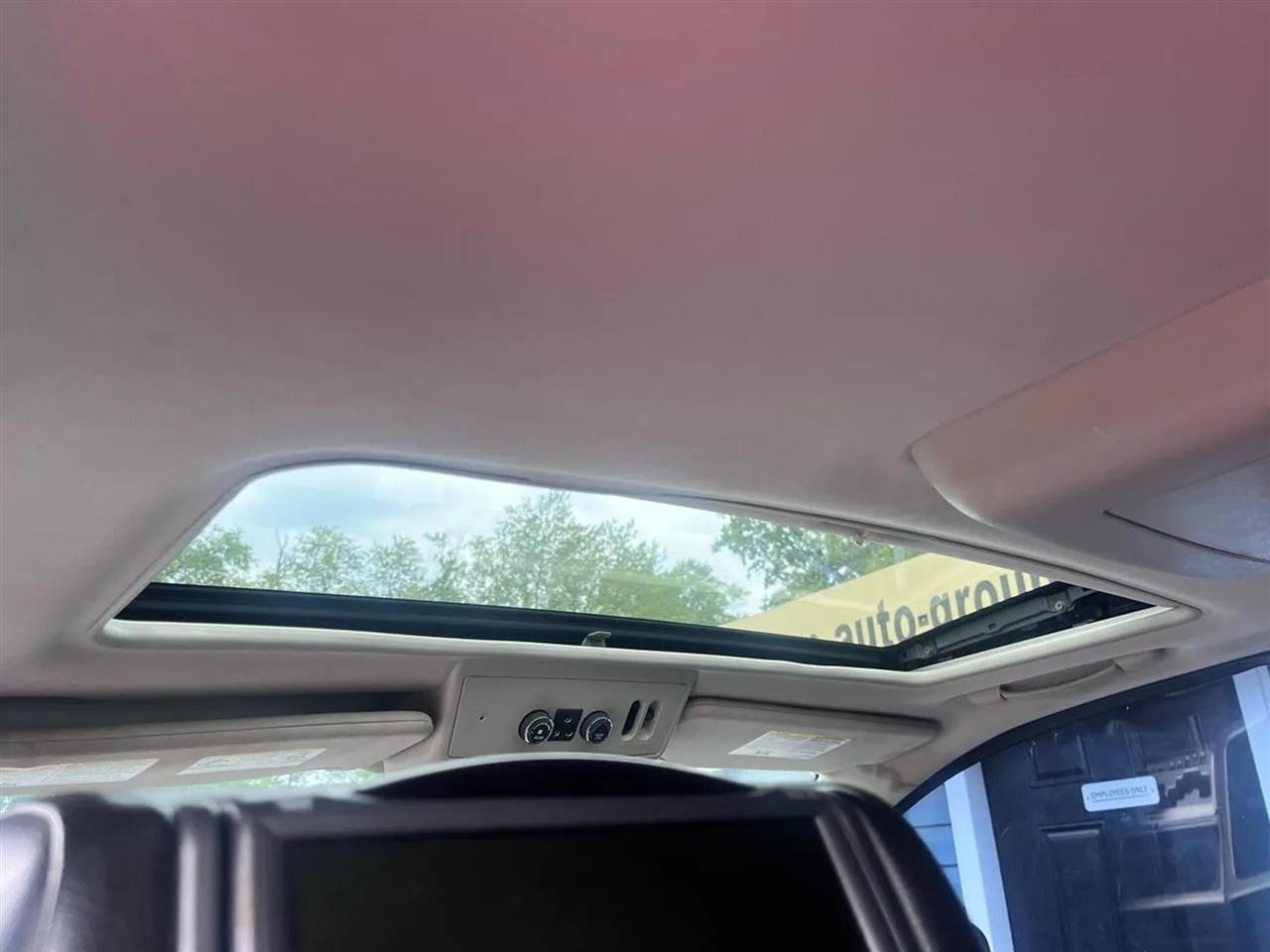 Nissan Armada Platinum 4WD 2013