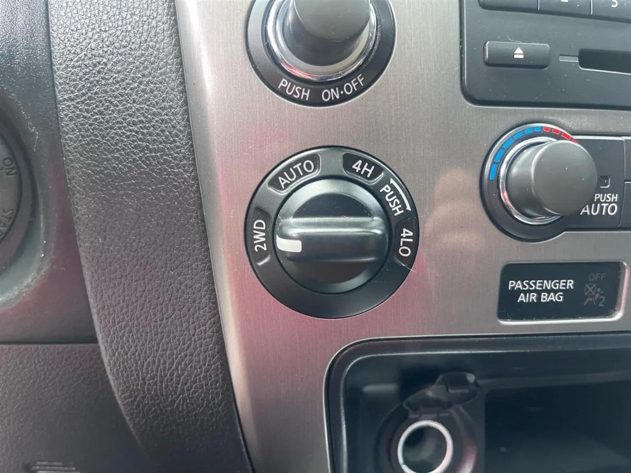Nissan Armada Platinum 4WD 2013