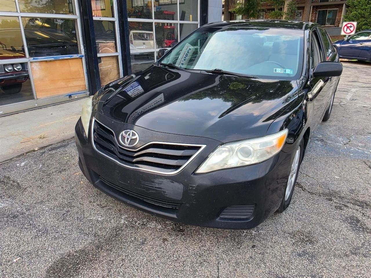 Toyota Camry LE 6-Spd AT 2011